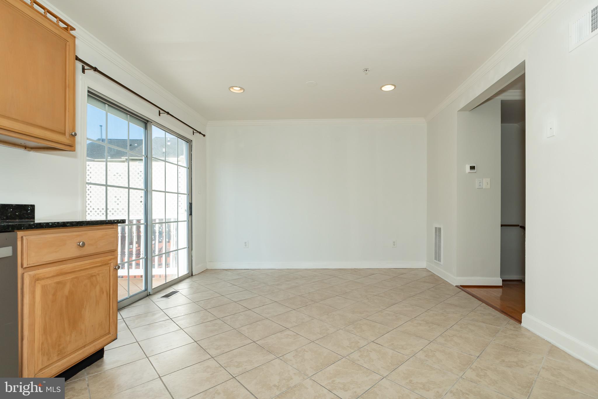 WILLOWS OF POTOMAC - Residential Lease