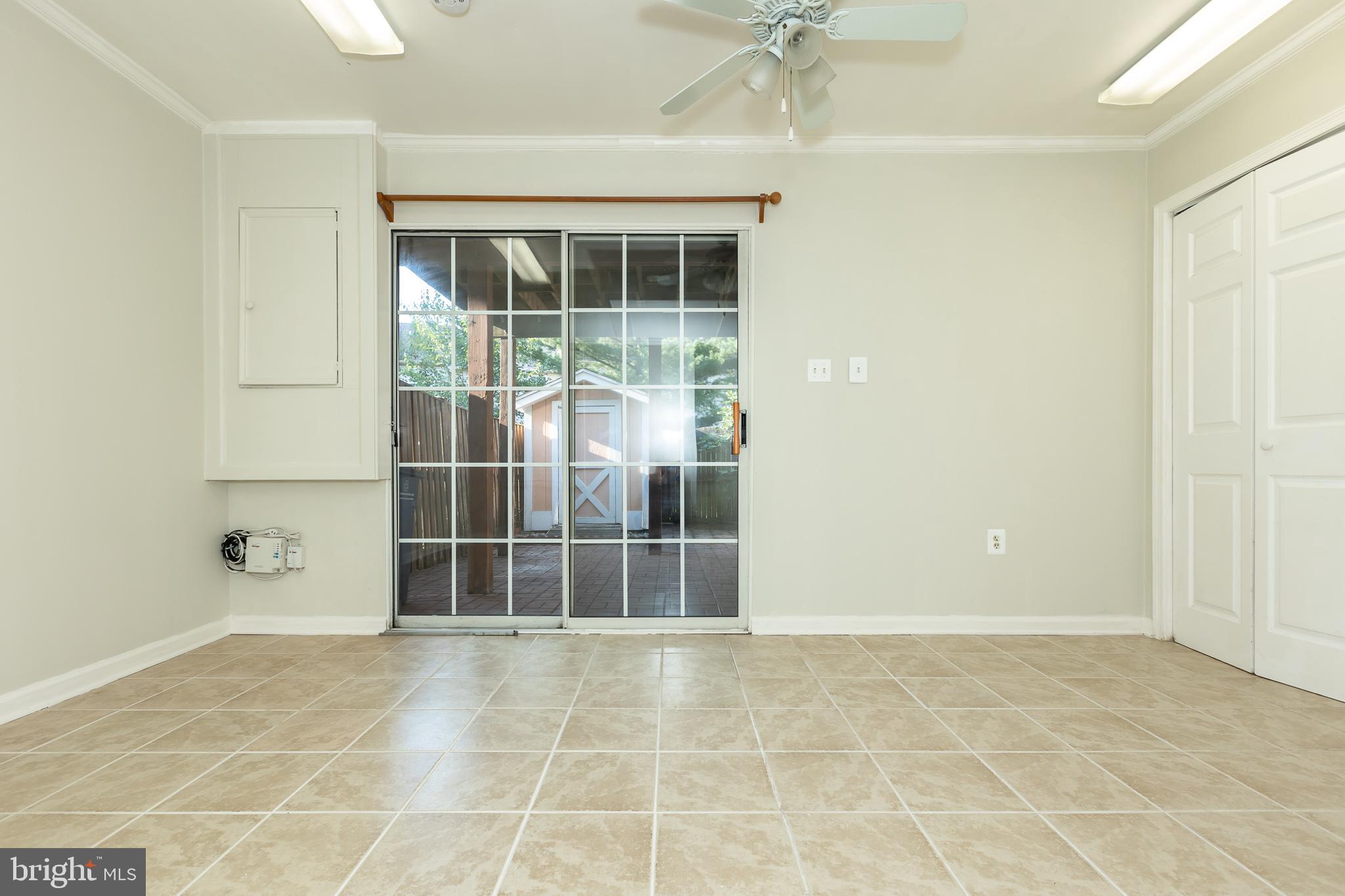 WILLOWS OF POTOMAC - Residential Lease