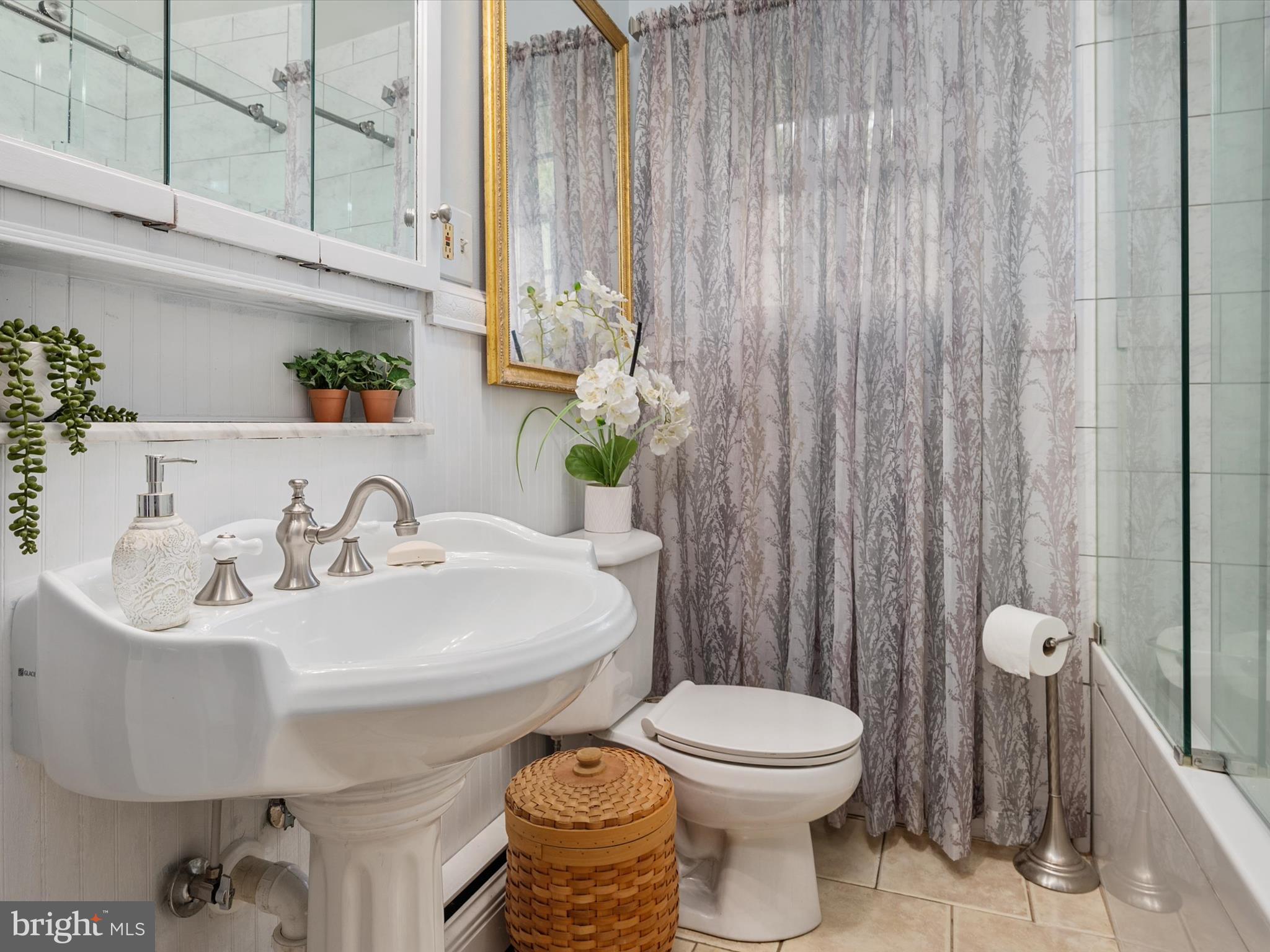 TWIN OAKS - Residential