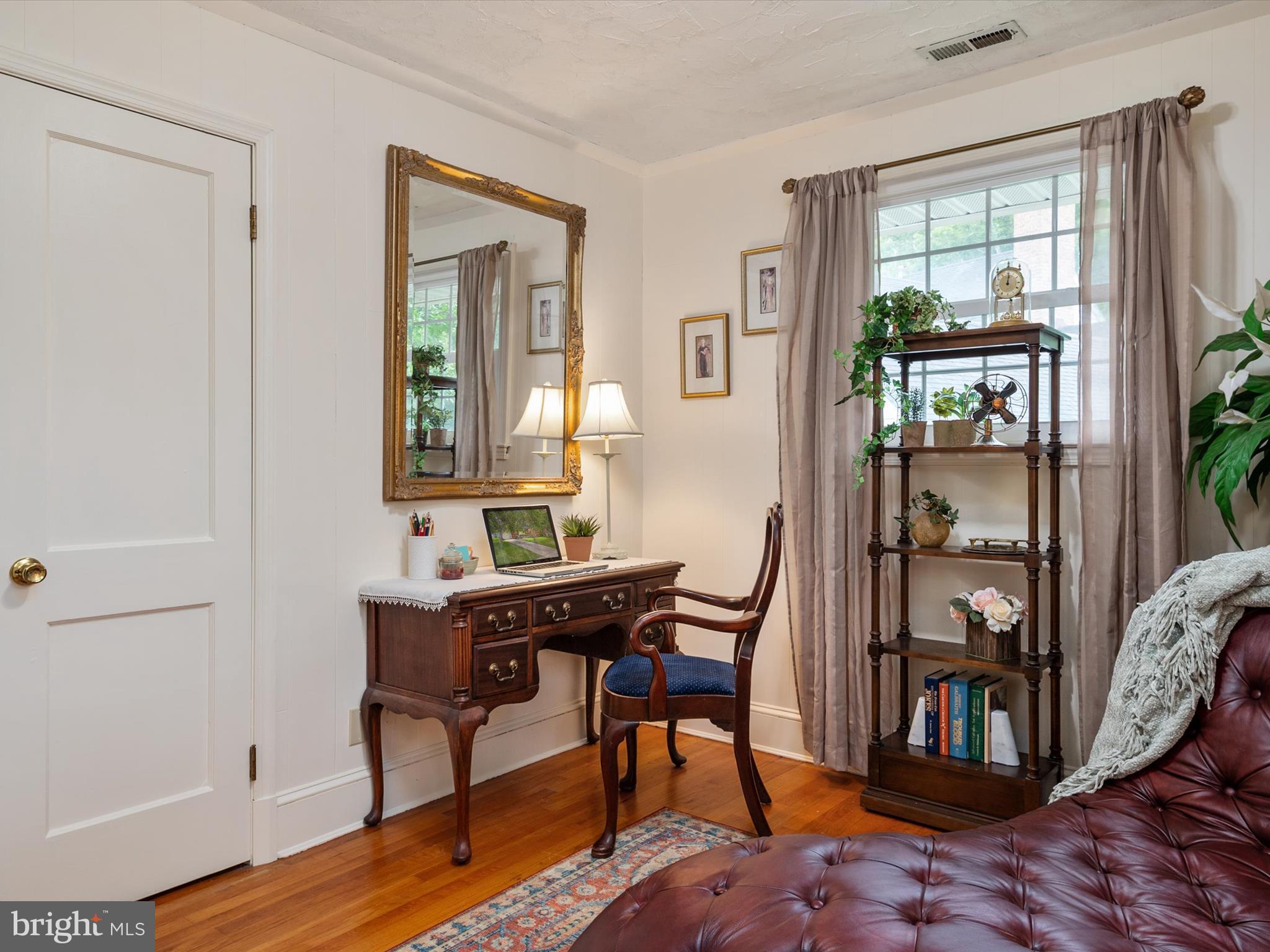 TWIN OAKS - Residential