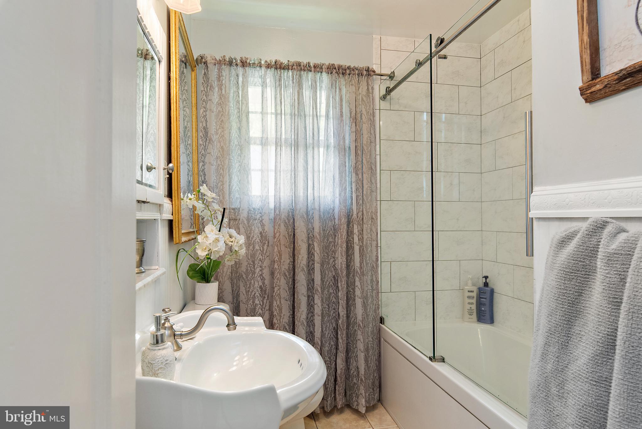 TWIN OAKS - Residential