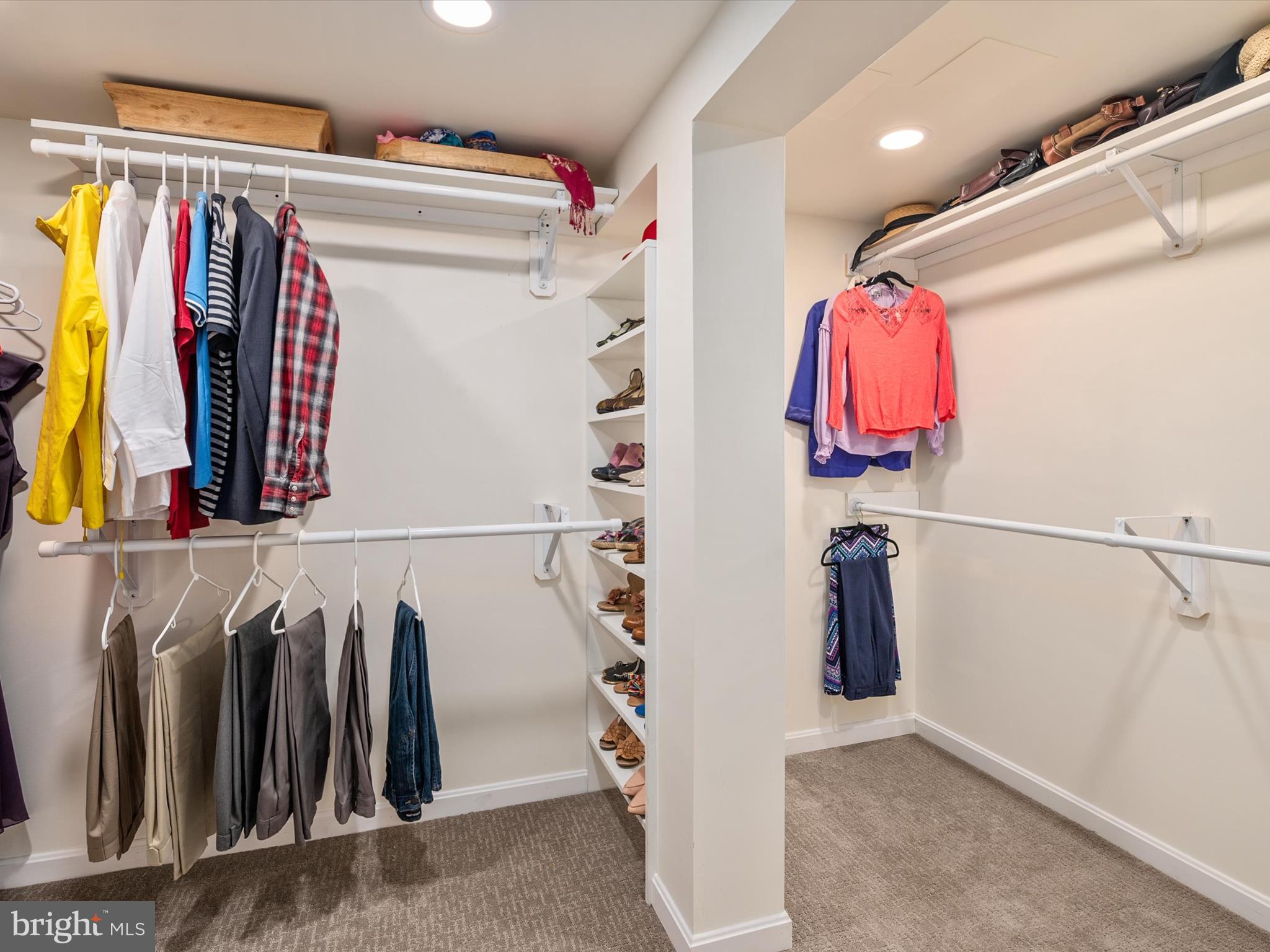 TWIN OAKS - Residential