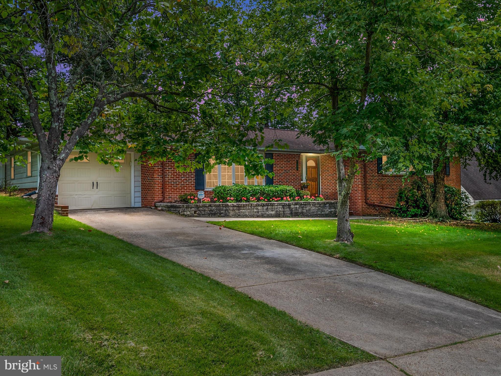 TWIN OAKS - Residential