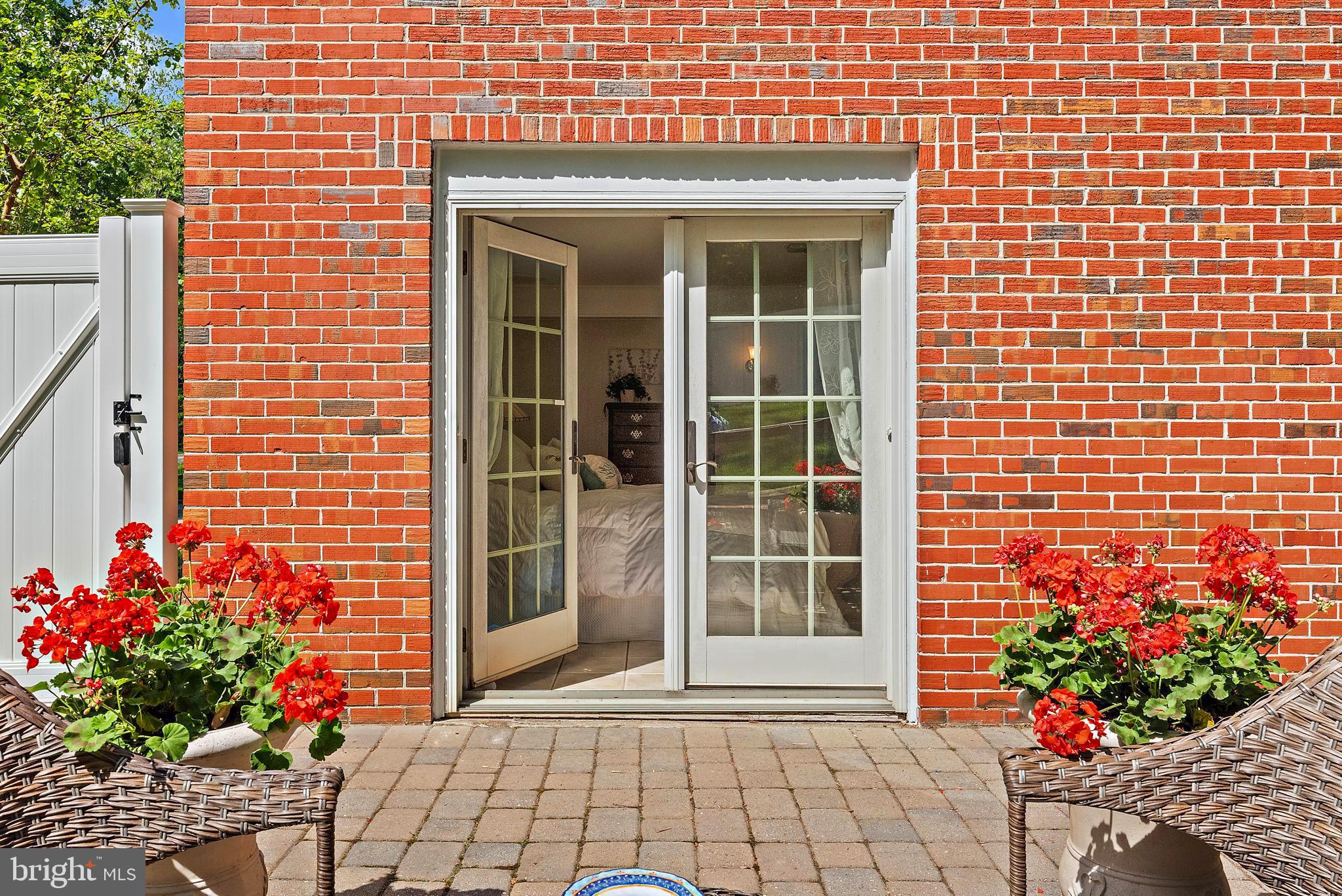 TWIN OAKS - Residential