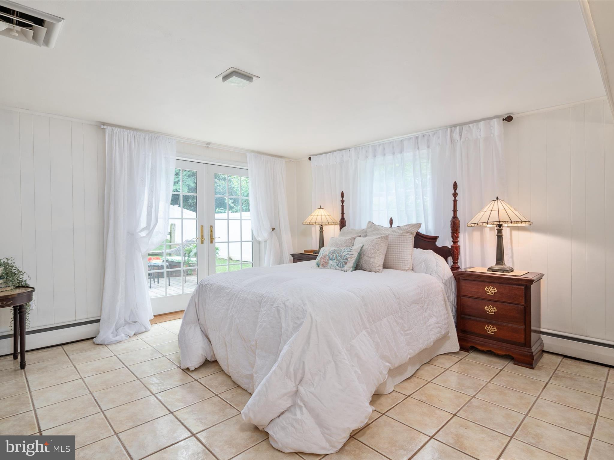 TWIN OAKS - Residential