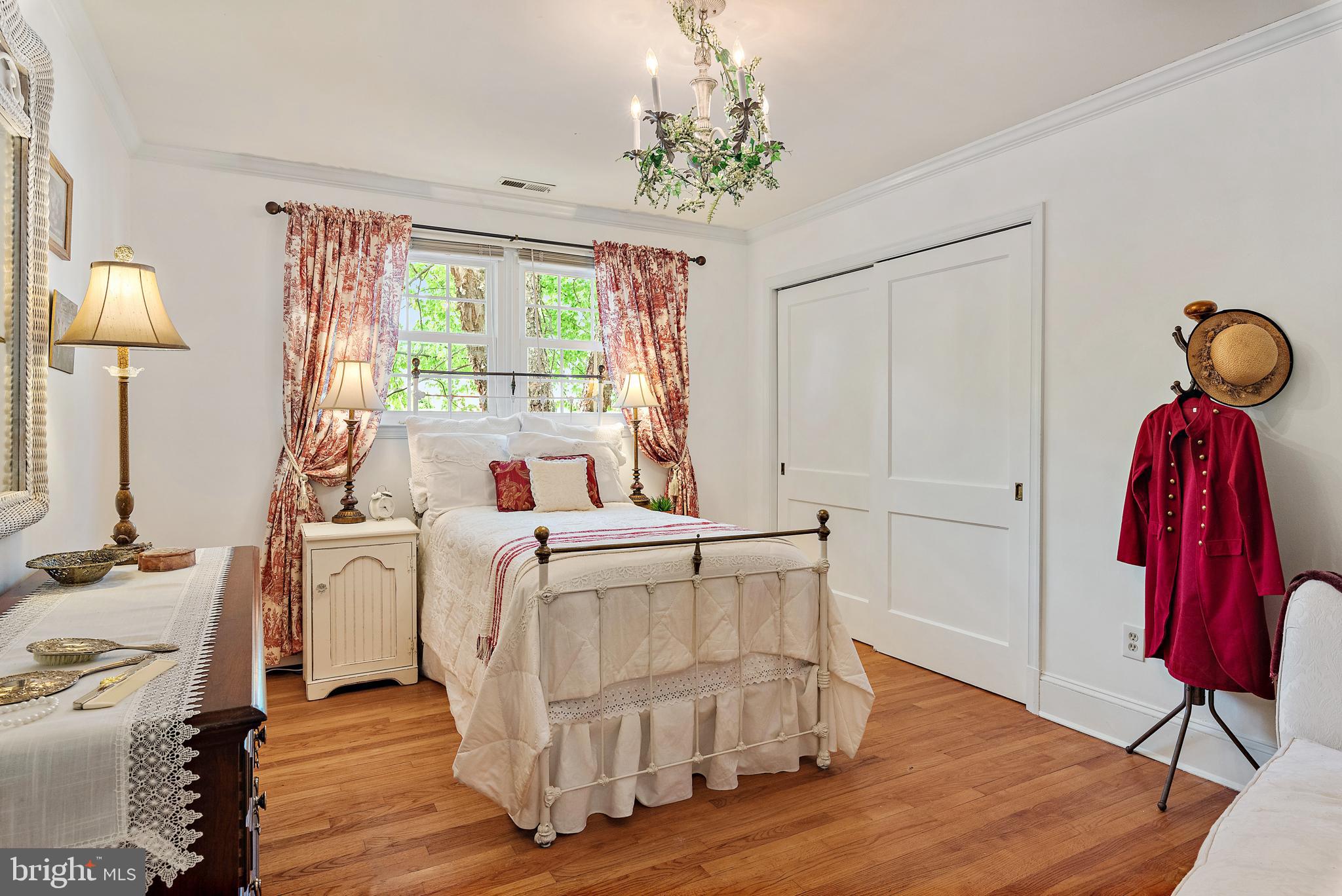 TWIN OAKS - Residential