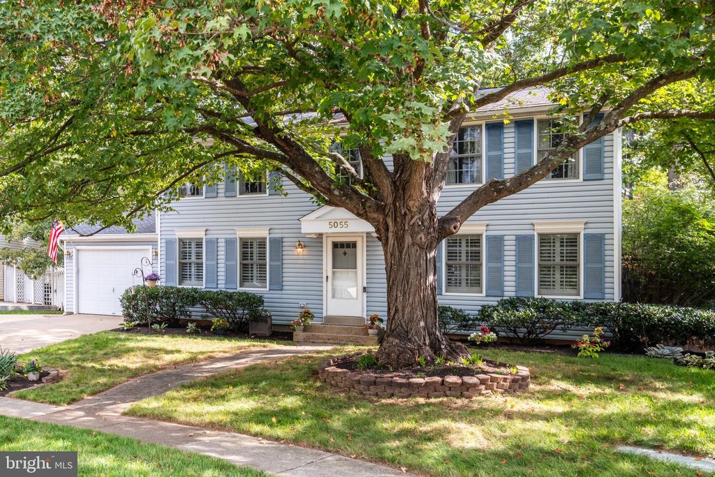 Photo of 5055 Kenerson Drive, FAIRFAX, VA 22032 (MLS # VAFX2270300)