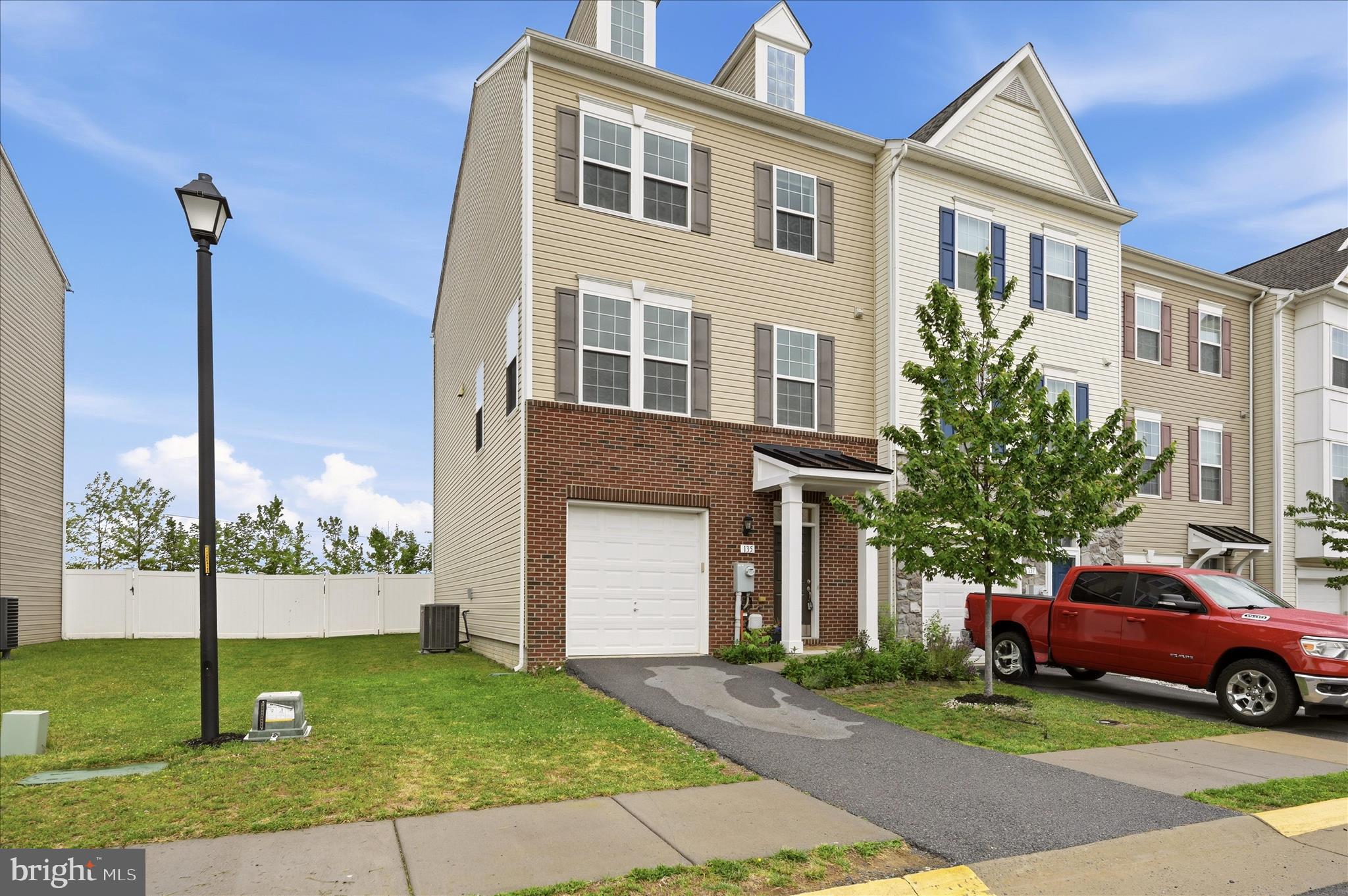 THE TOWNES AT TASKER - Residential