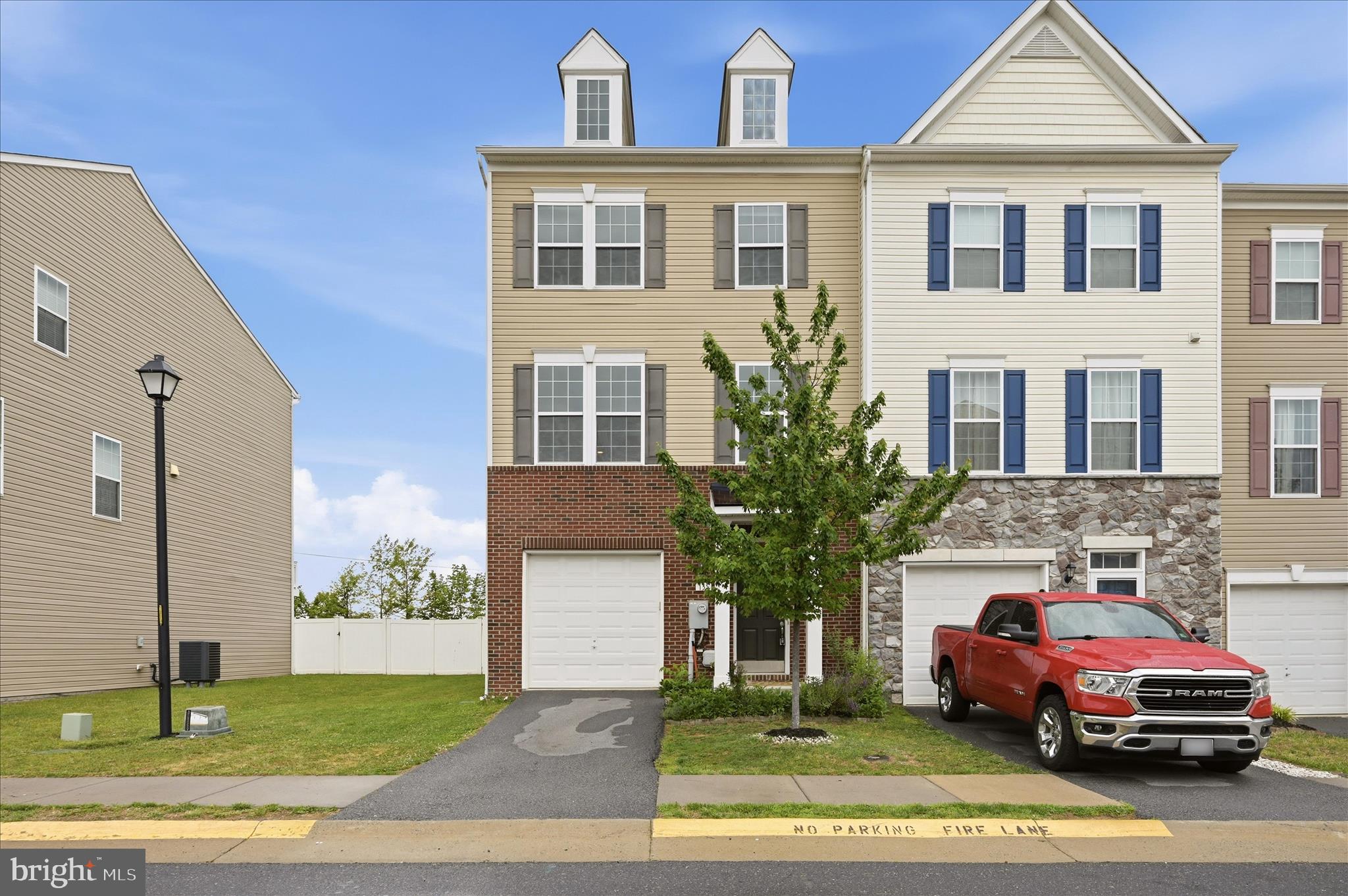 THE TOWNES AT TASKER - Residential