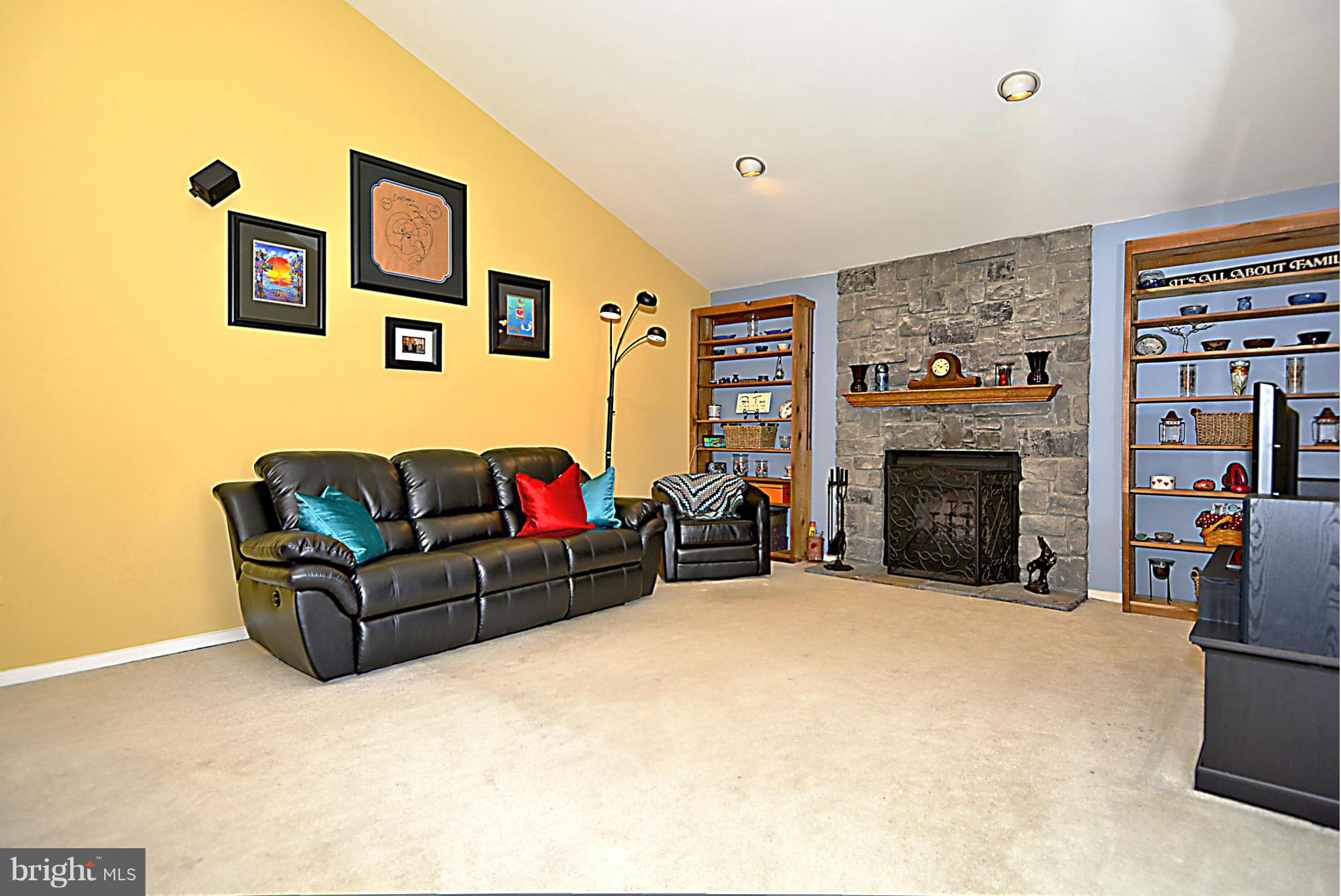 BLUFFS OF WOLF TRAP - Residential