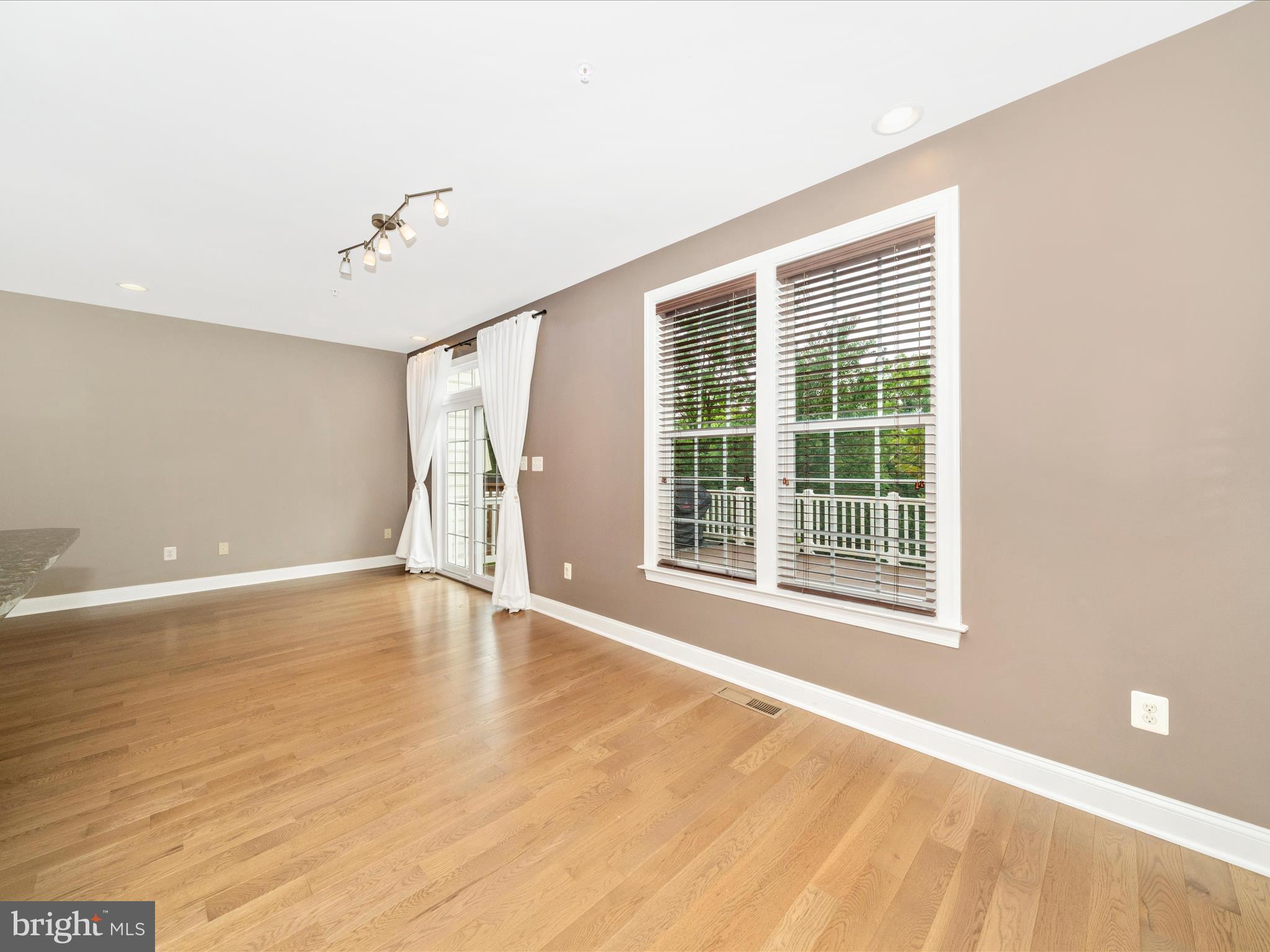 URBANA - Residential Lease