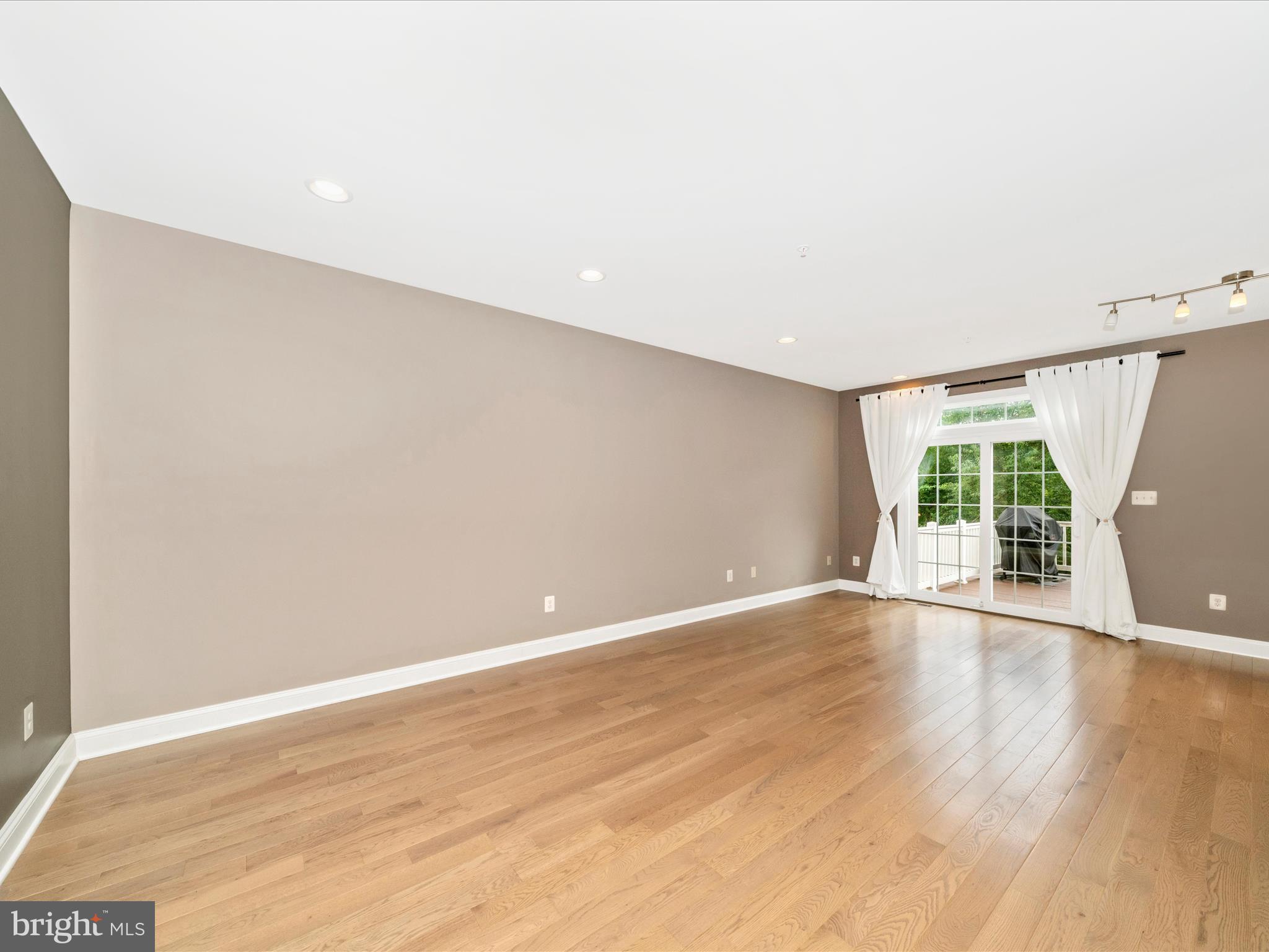 URBANA - Residential Lease