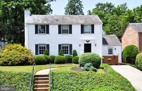 Photo of 8518 Hazelwood Drive, Bethesda, MD 20814 (MLS # MDMC2107316)