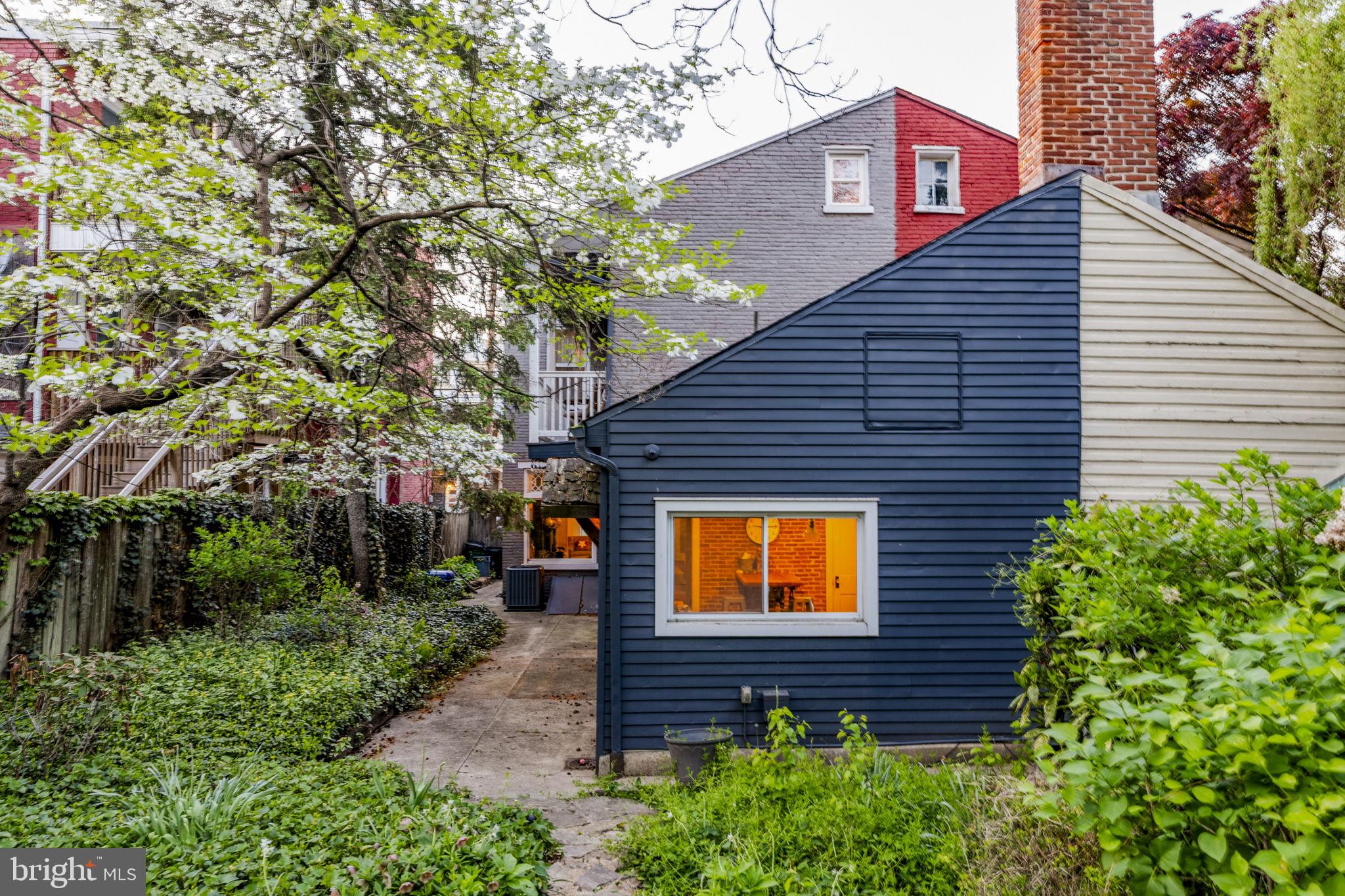 CHESTNUT HILL - Residential