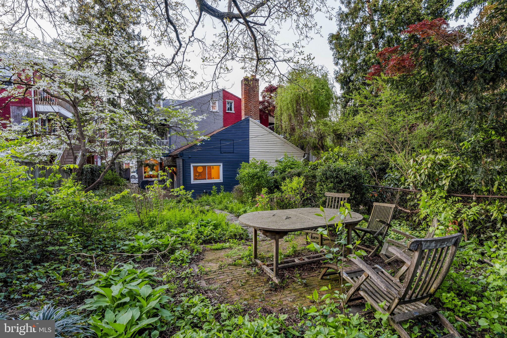 CHESTNUT HILL - Residential