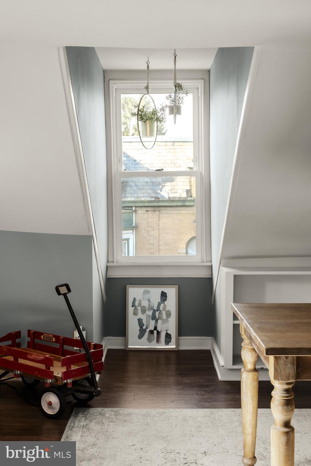 CHESTNUT HILL - Residential