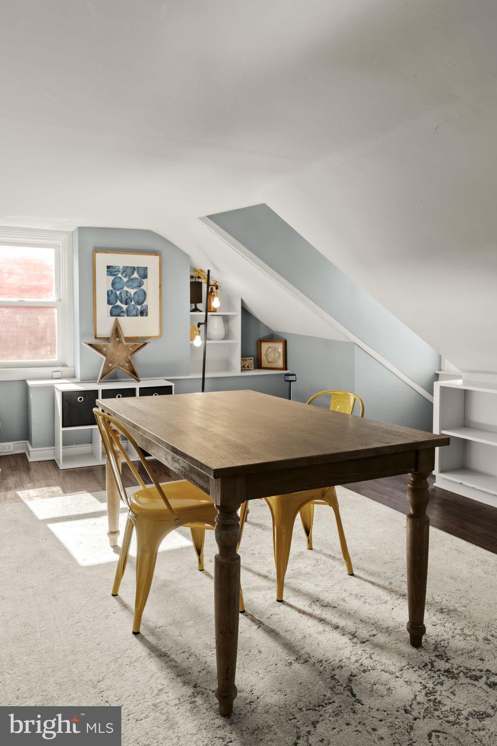 CHESTNUT HILL - Residential