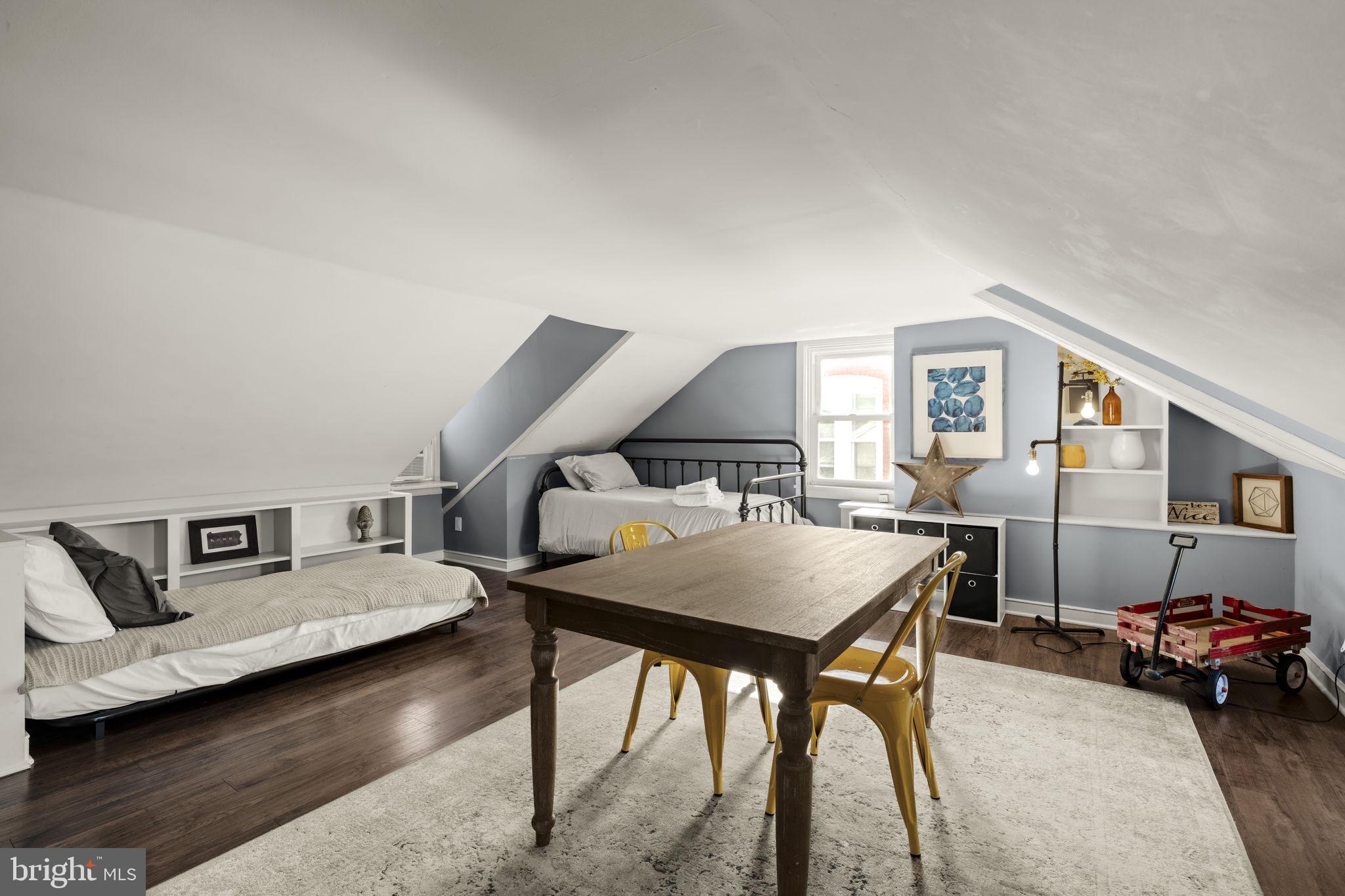 CHESTNUT HILL - Residential