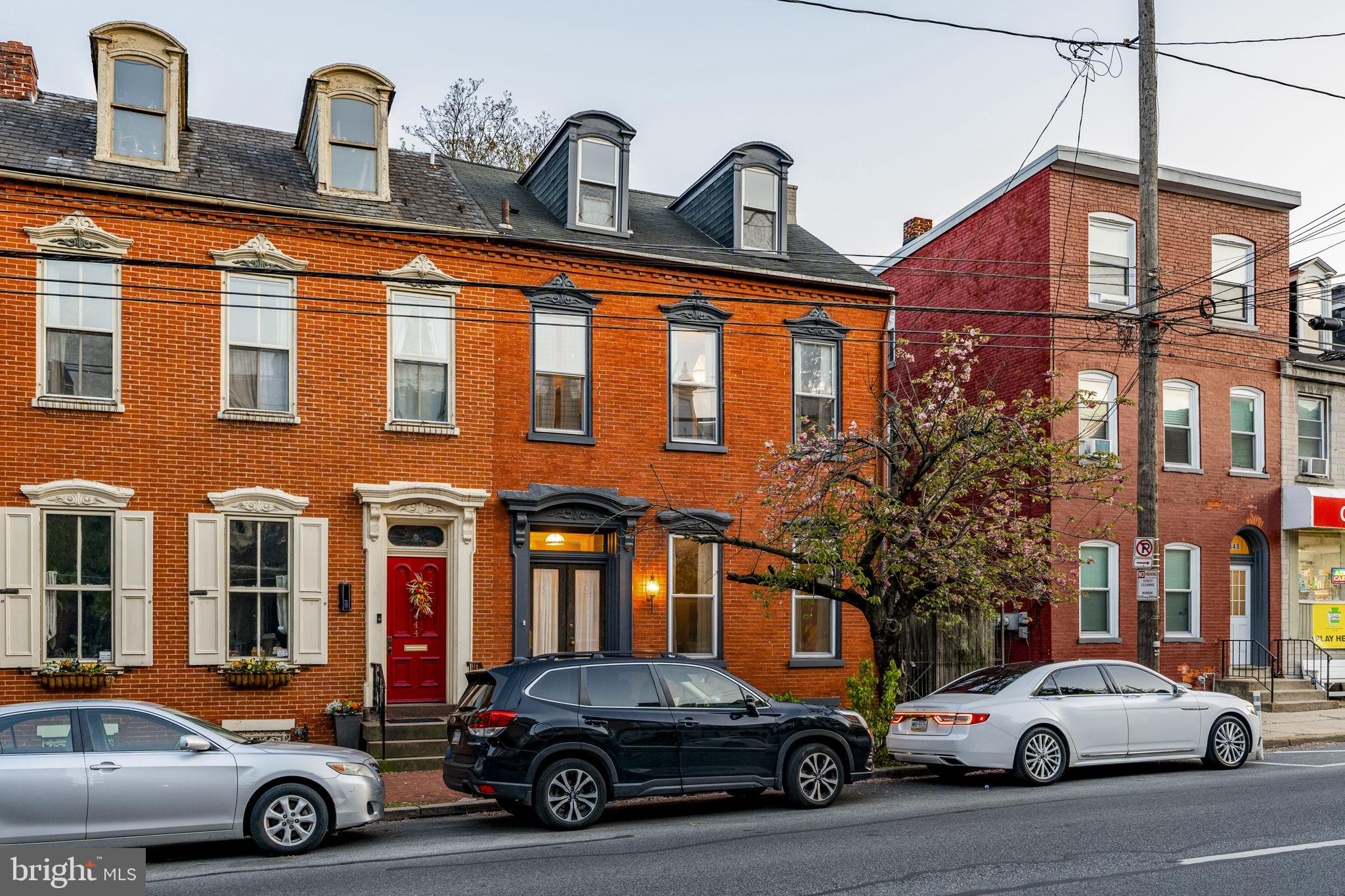 CHESTNUT HILL - Residential