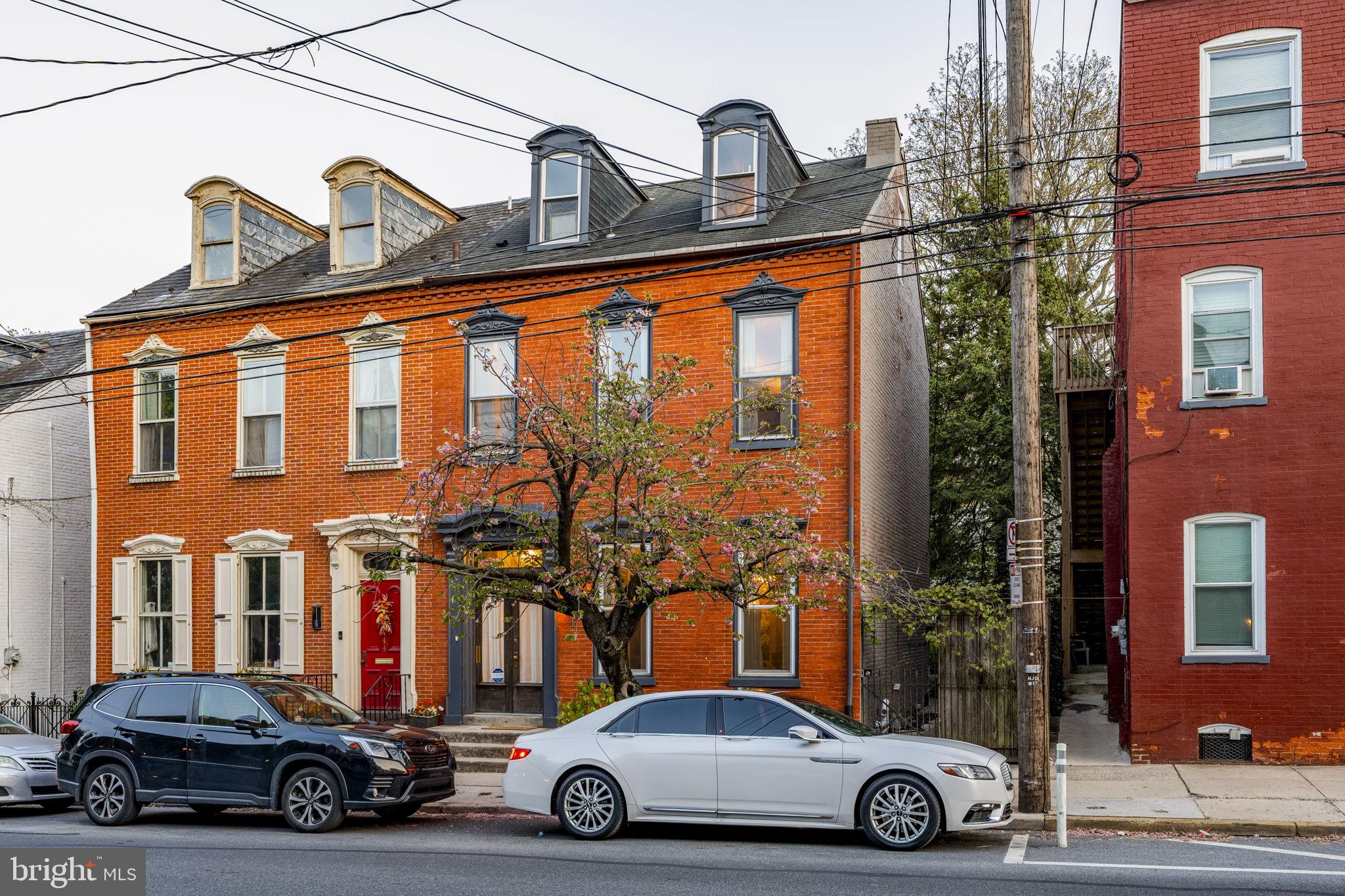 CHESTNUT HILL - Residential