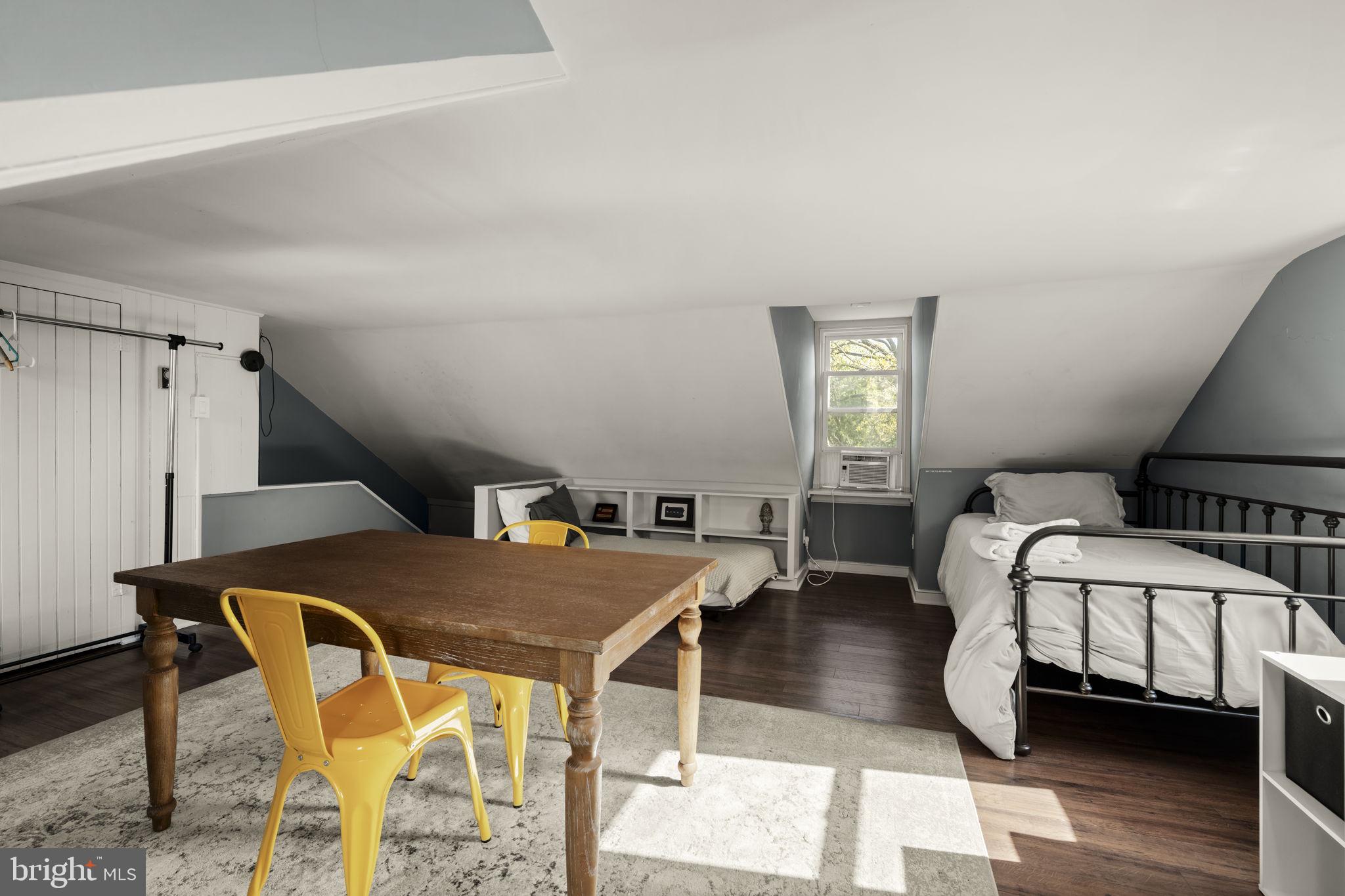 CHESTNUT HILL - Residential