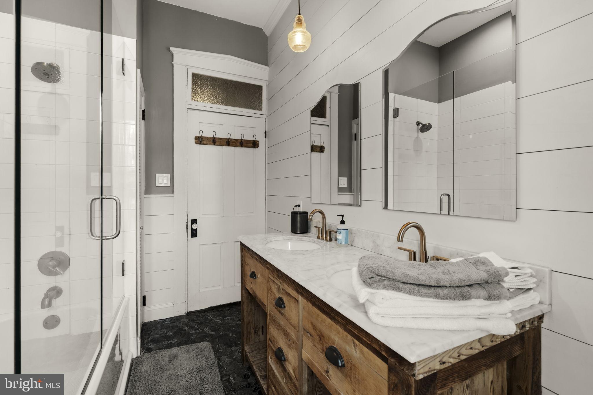 CHESTNUT HILL - Residential