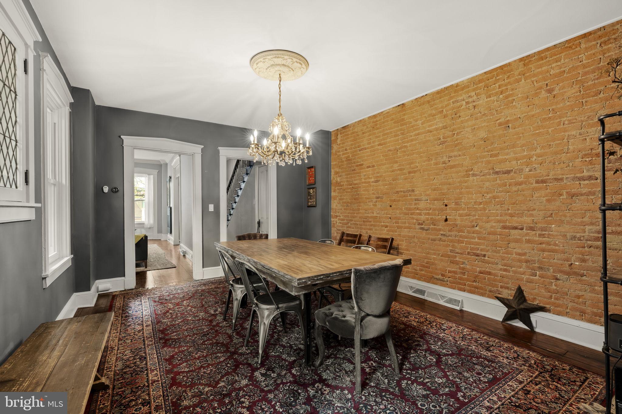 CHESTNUT HILL - Residential