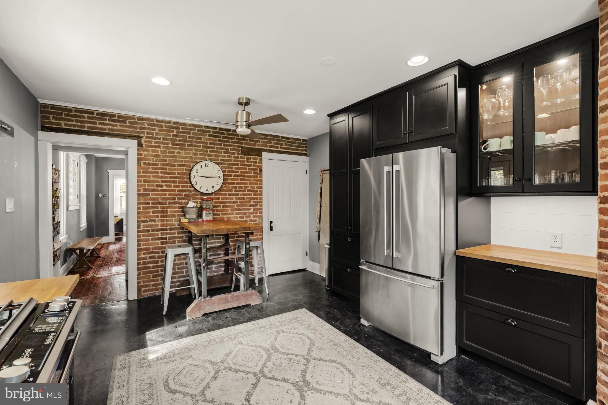 CHESTNUT HILL - Residential