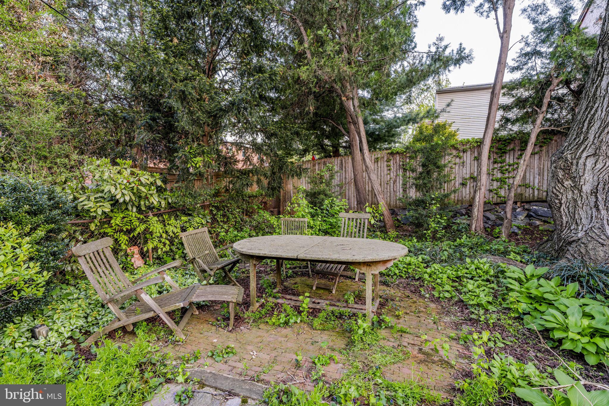 CHESTNUT HILL - Residential