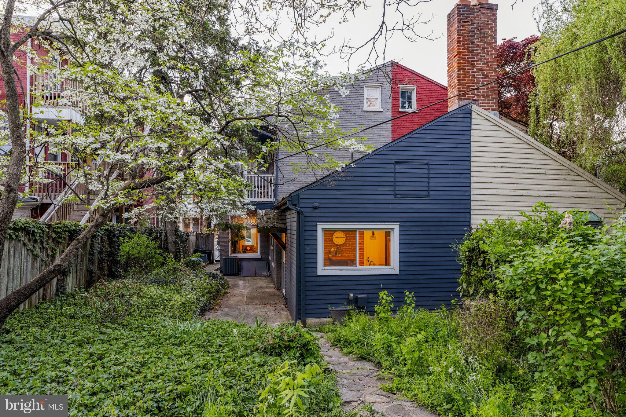 CHESTNUT HILL - Residential