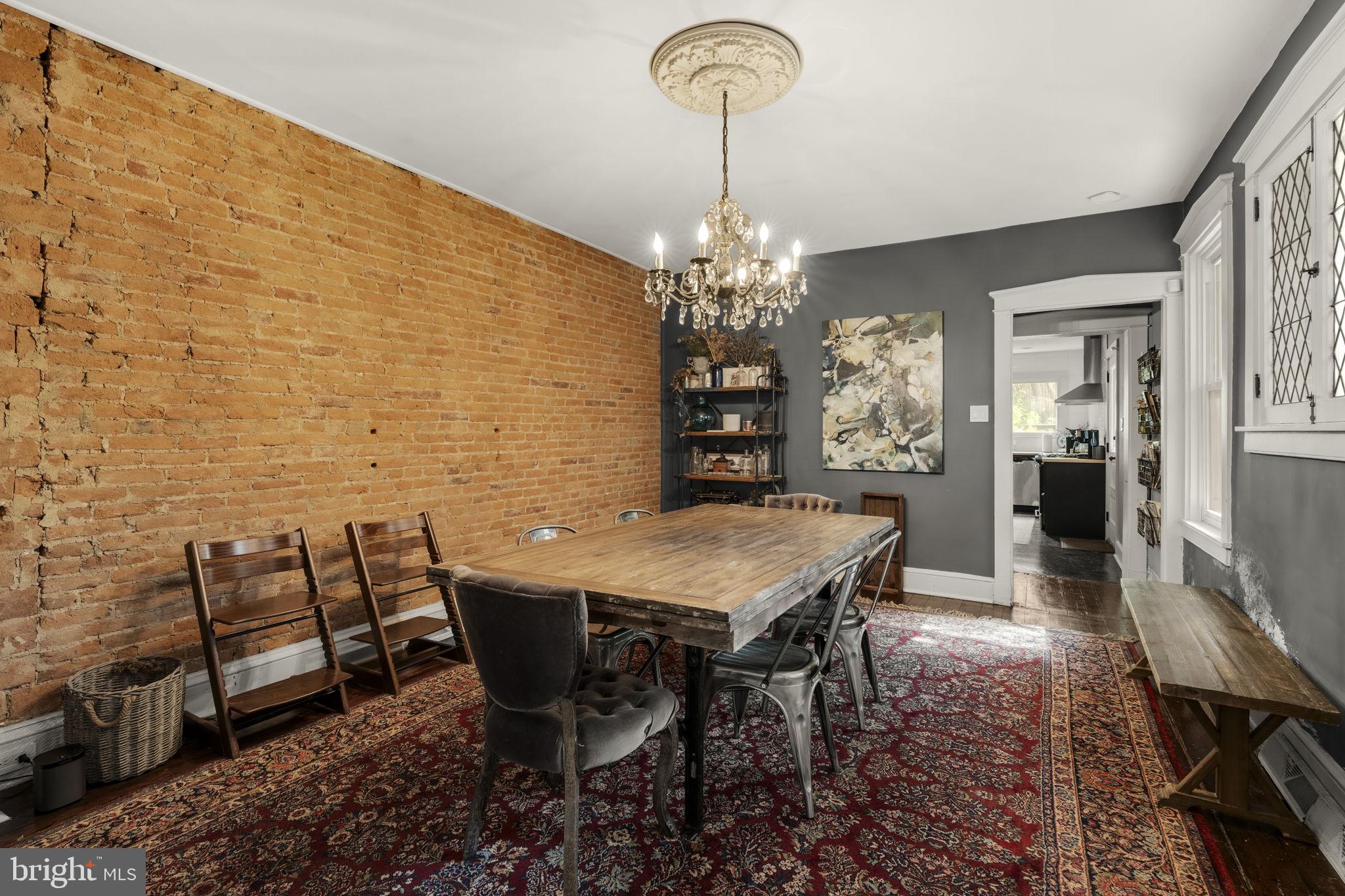 CHESTNUT HILL - Residential