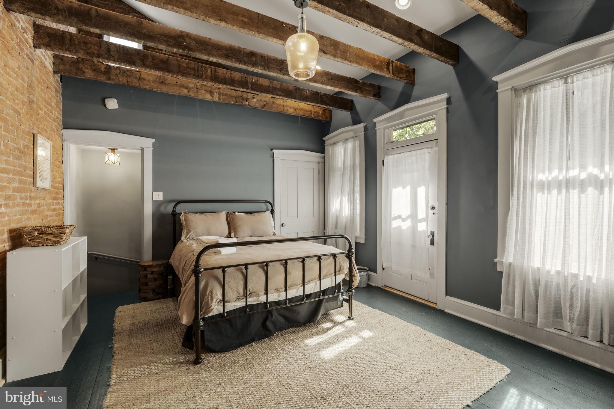 CHESTNUT HILL - Residential
