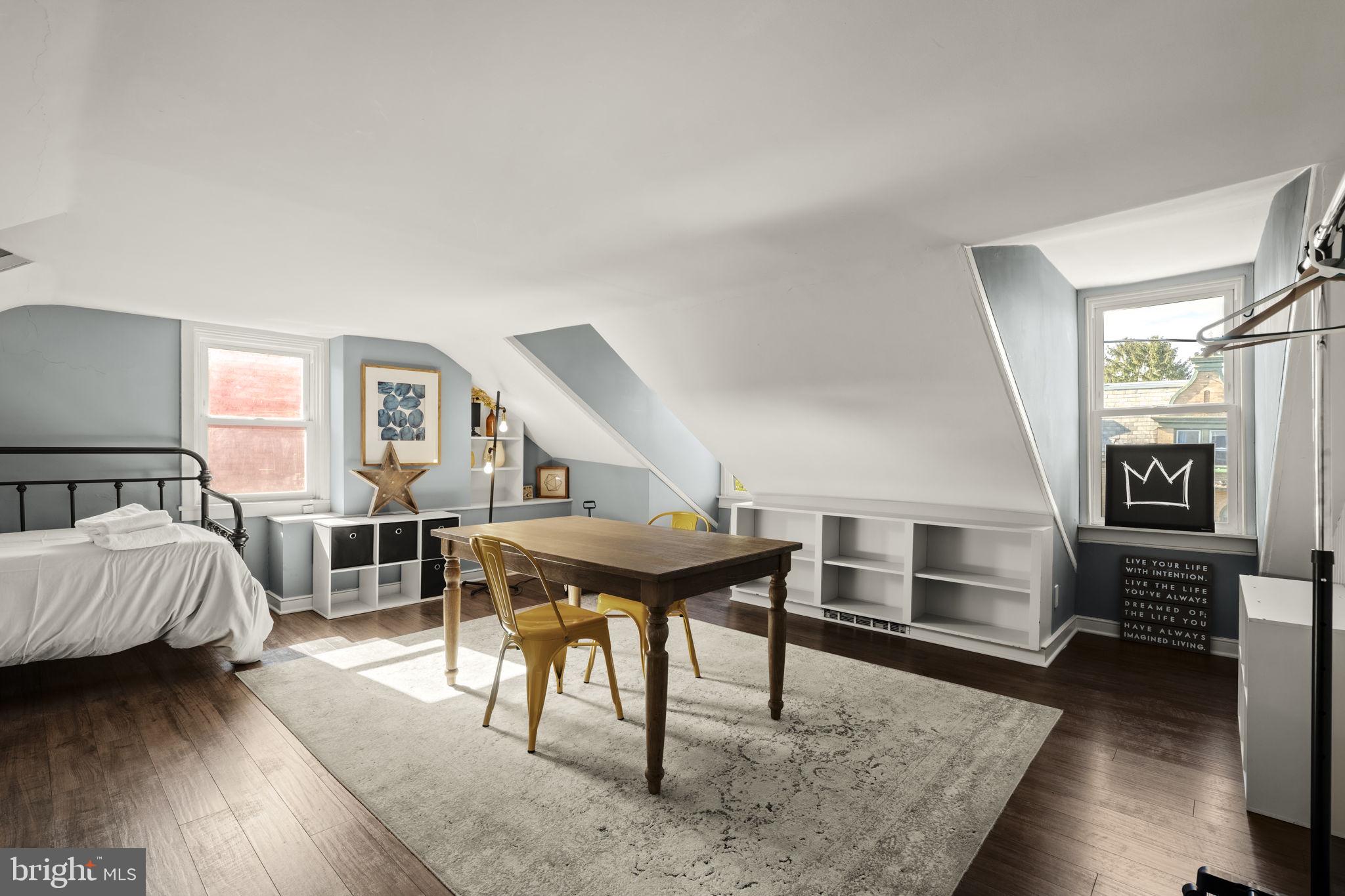CHESTNUT HILL - Residential