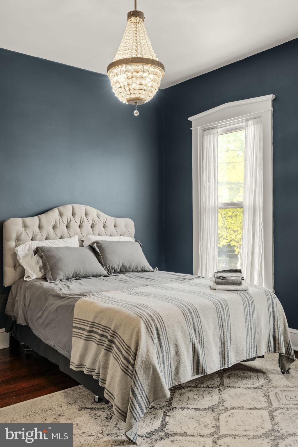 CHESTNUT HILL - Residential
