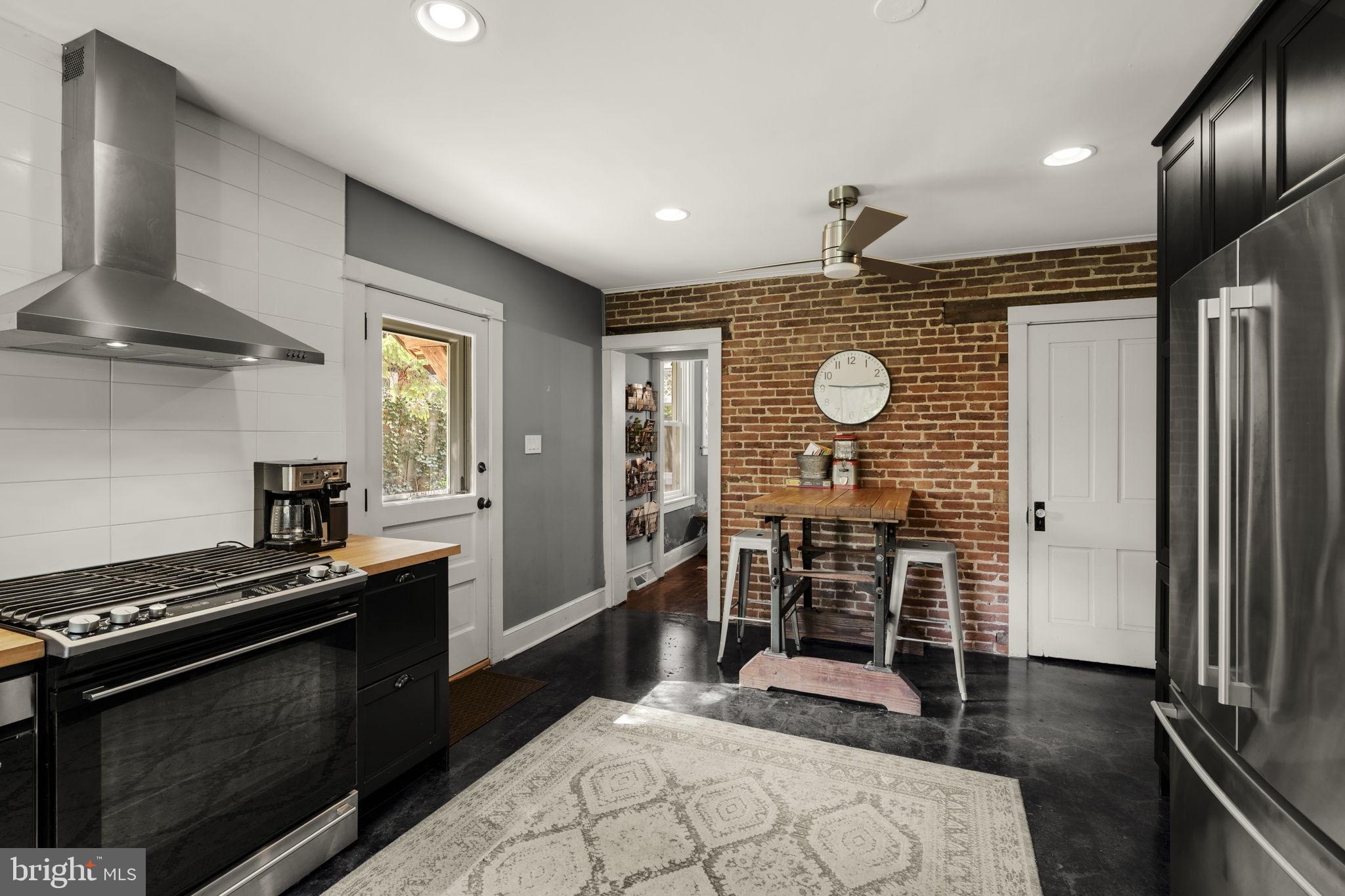 CHESTNUT HILL - Residential