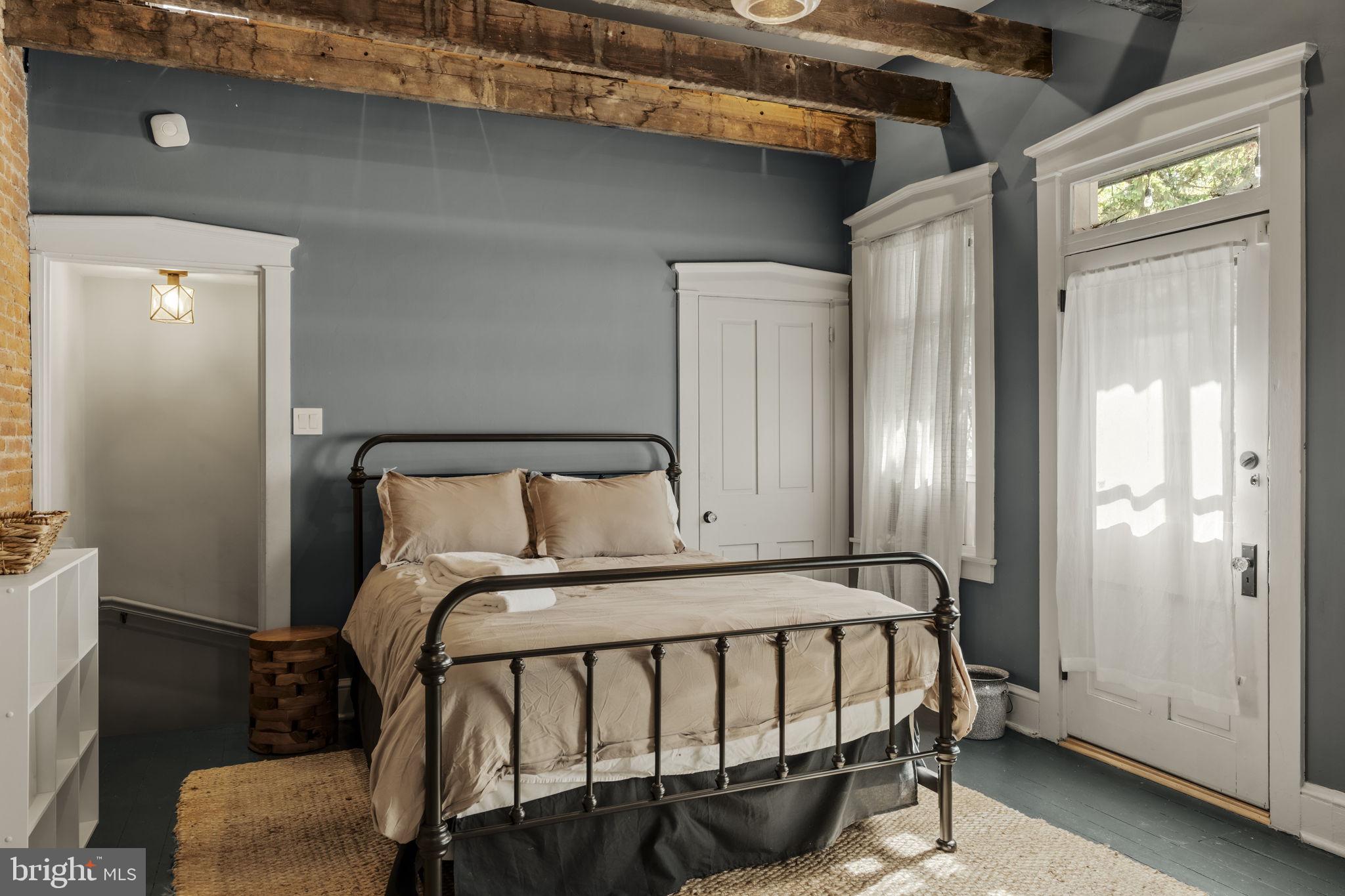 CHESTNUT HILL - Residential