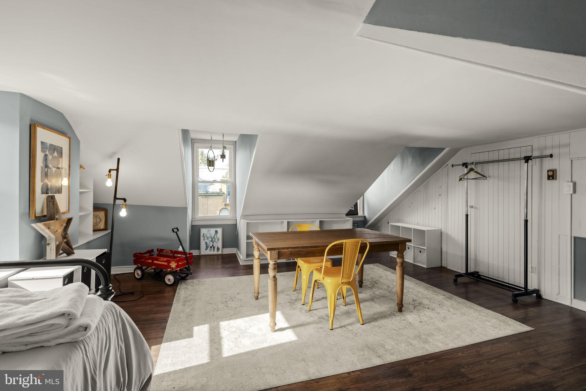 CHESTNUT HILL - Residential