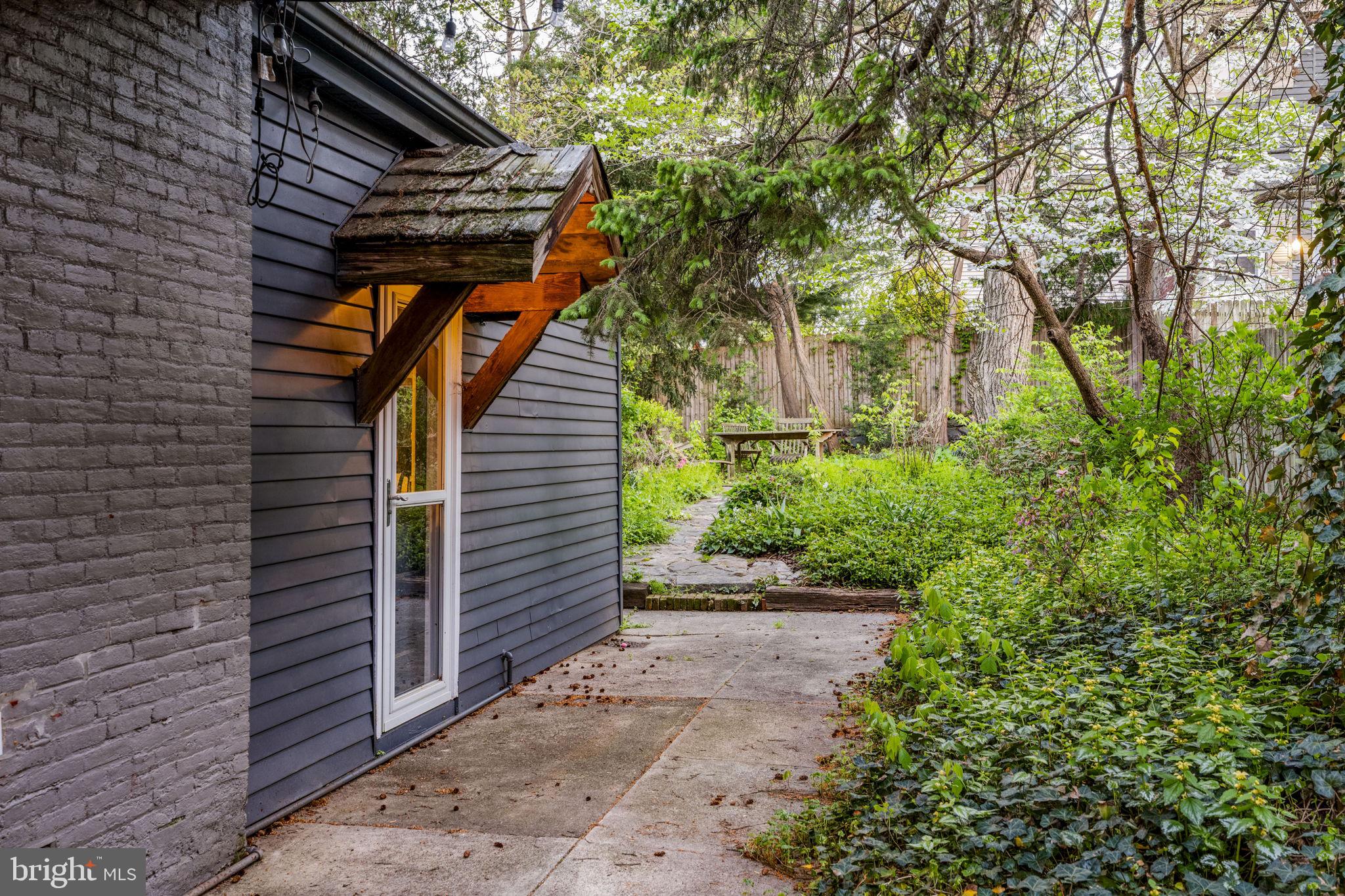 CHESTNUT HILL - Residential
