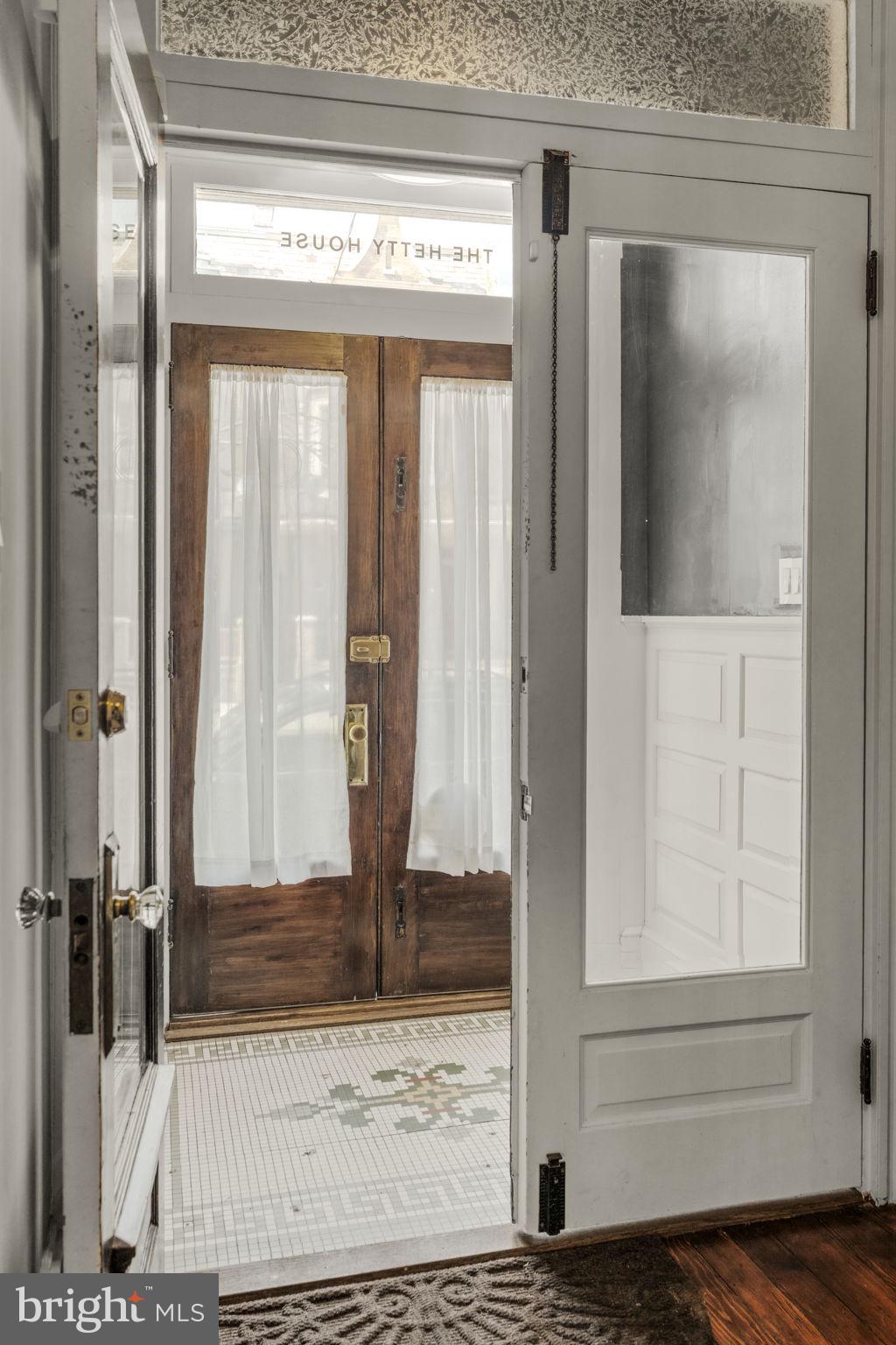 CHESTNUT HILL - Residential