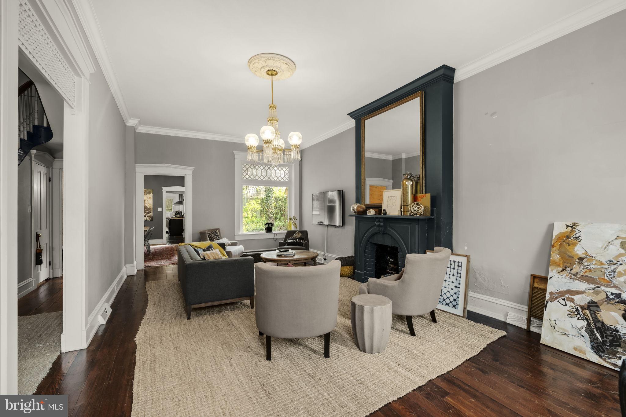 CHESTNUT HILL - Residential