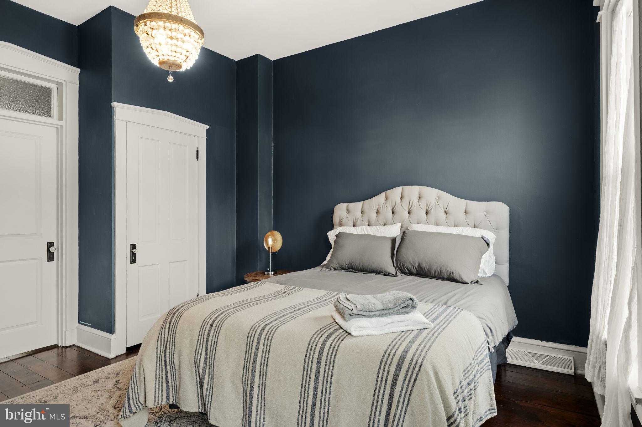 CHESTNUT HILL - Residential
