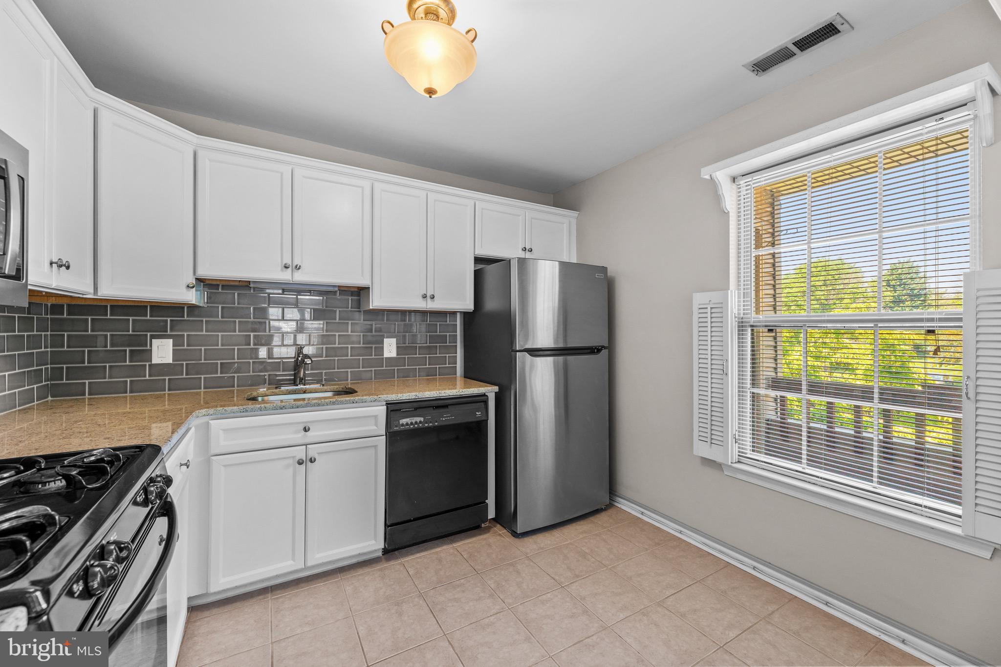MAKEFIELD GLEN - Residential