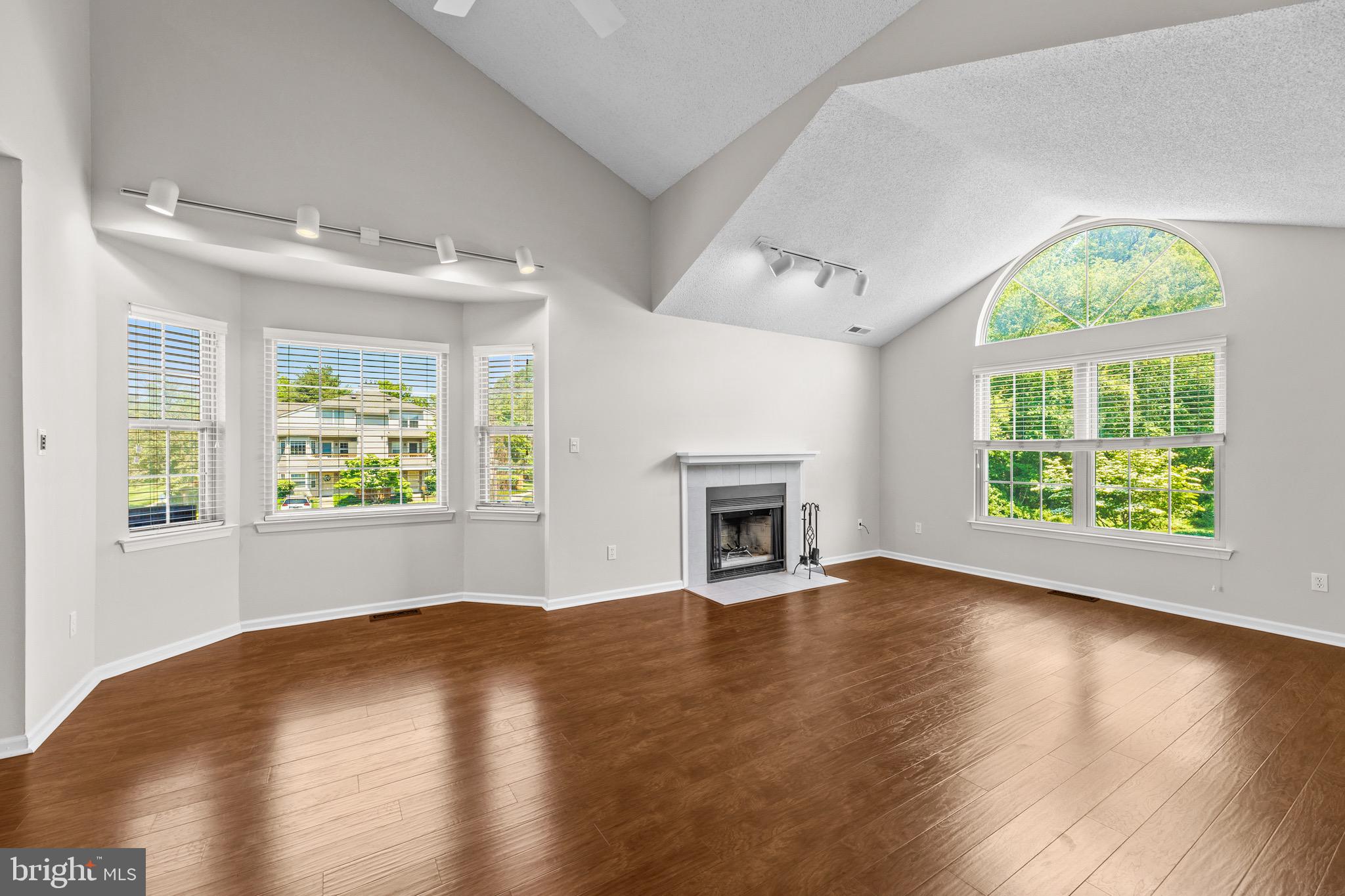 MAKEFIELD GLEN - Residential