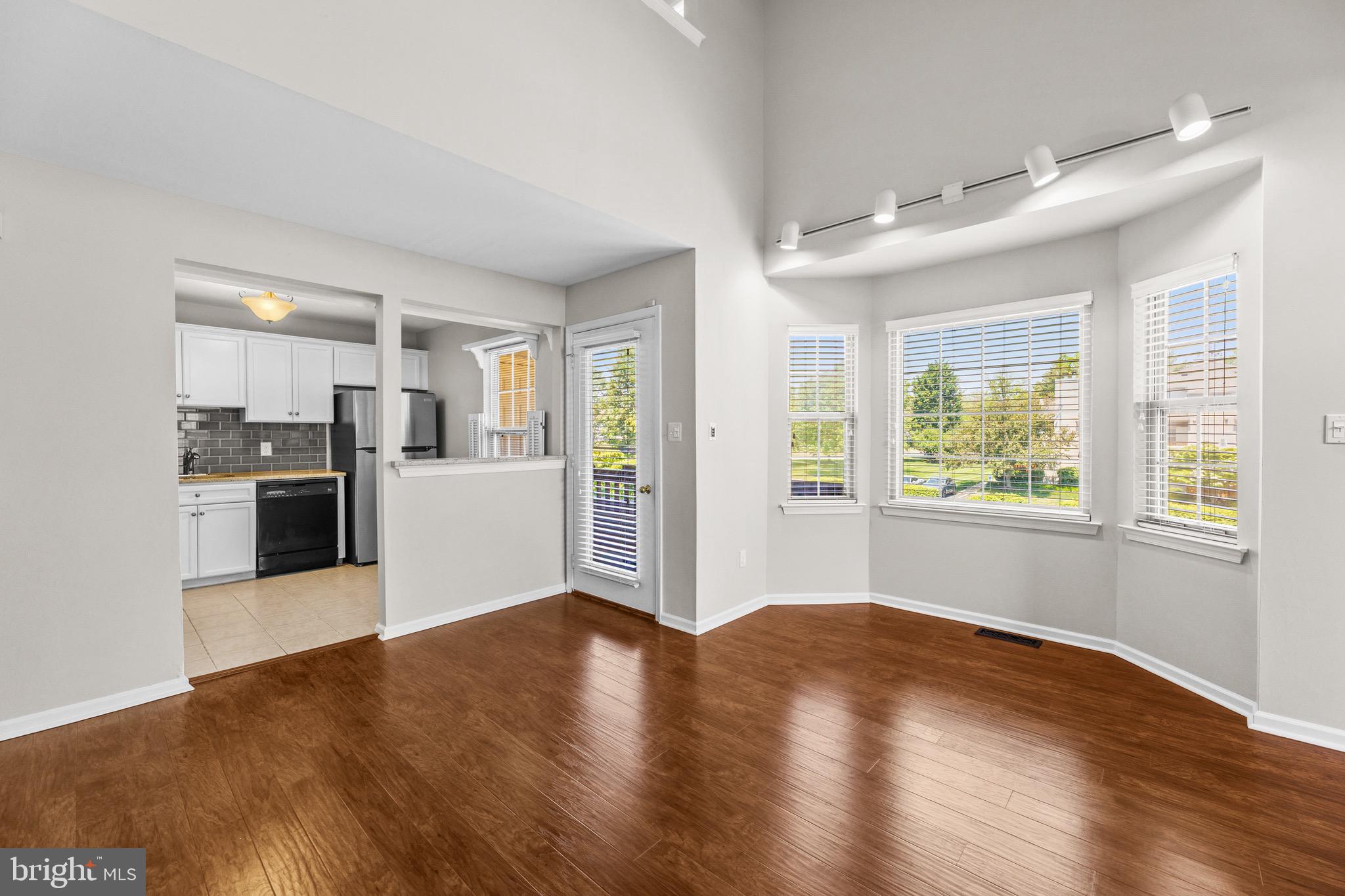 MAKEFIELD GLEN - Residential