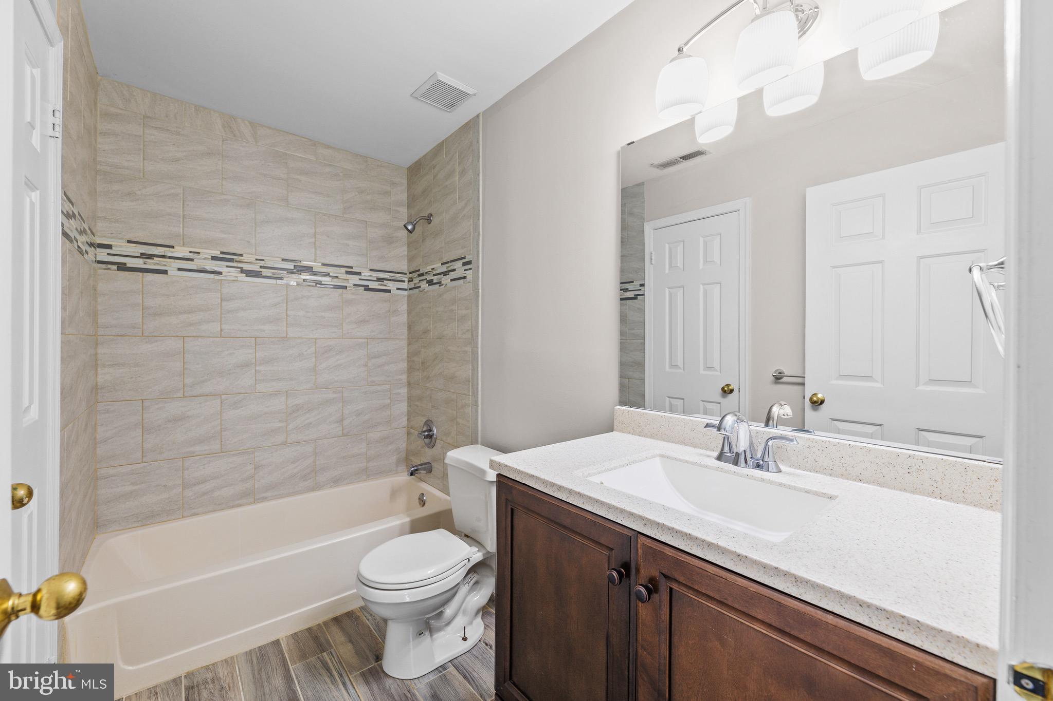 MAKEFIELD GLEN - Residential