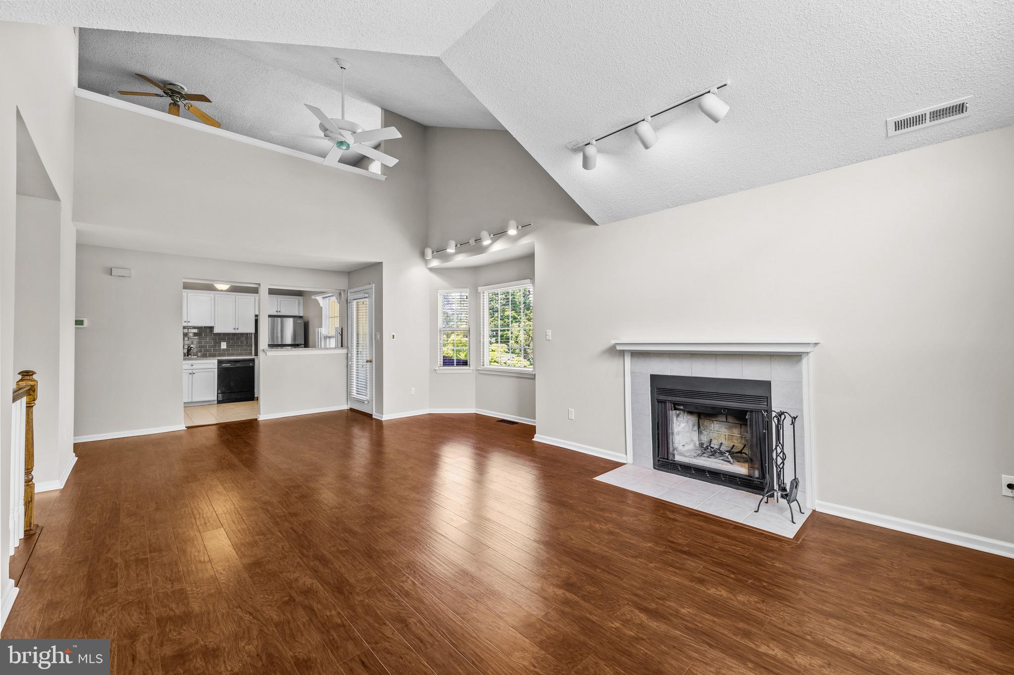 MAKEFIELD GLEN - Residential