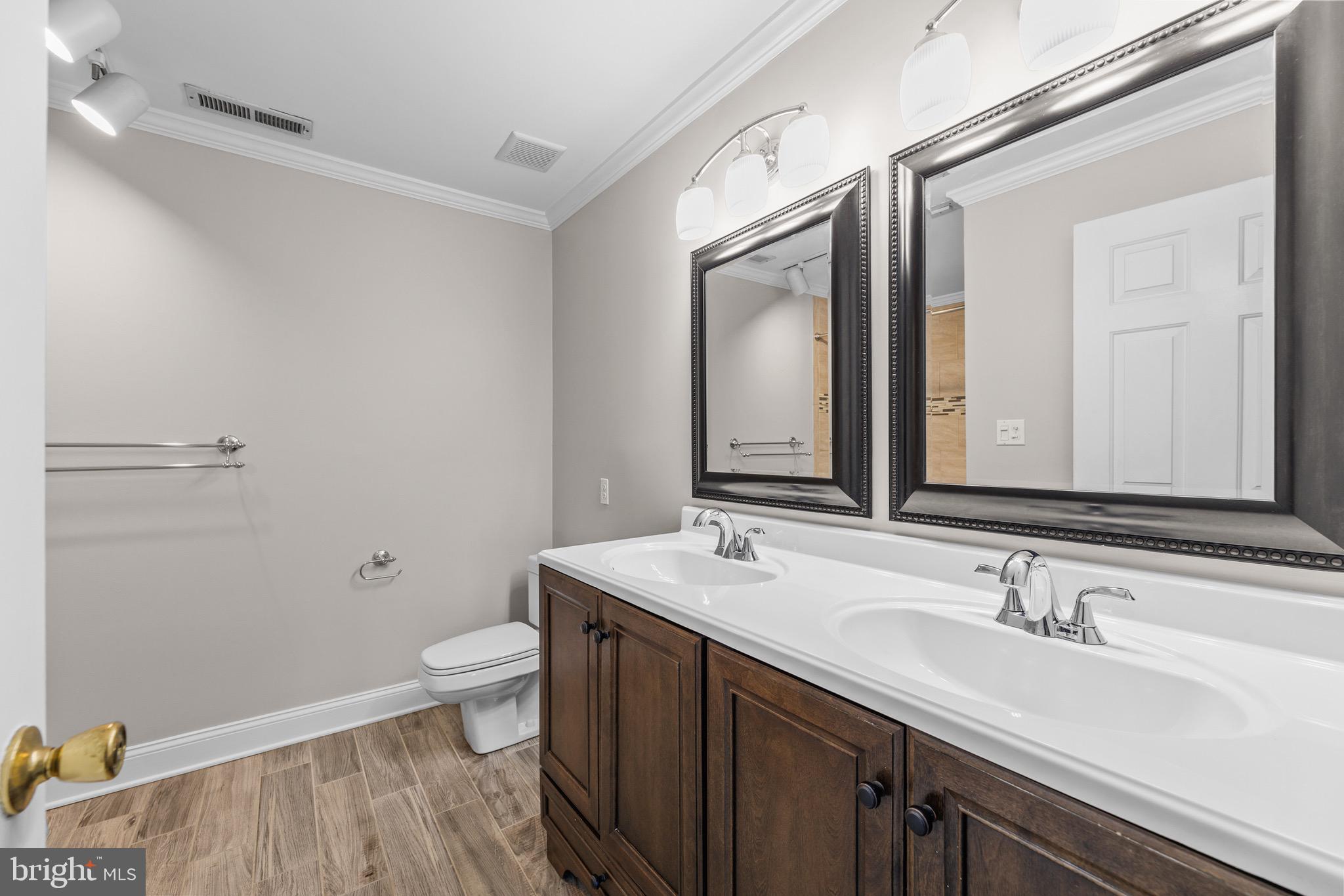 MAKEFIELD GLEN - Residential