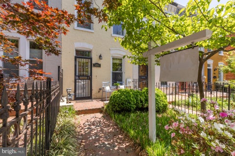 Townhouse For Sale - 909 8th Street<br/> WASHINGTON, DC 20002