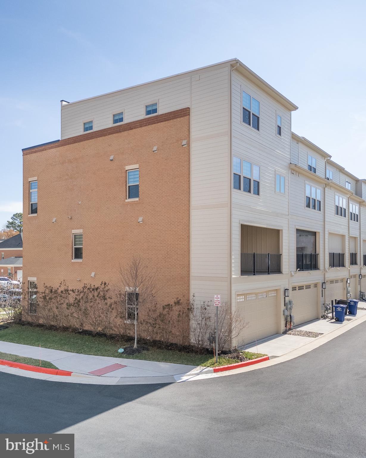 BOULEVARD VI TOWNS - Residential