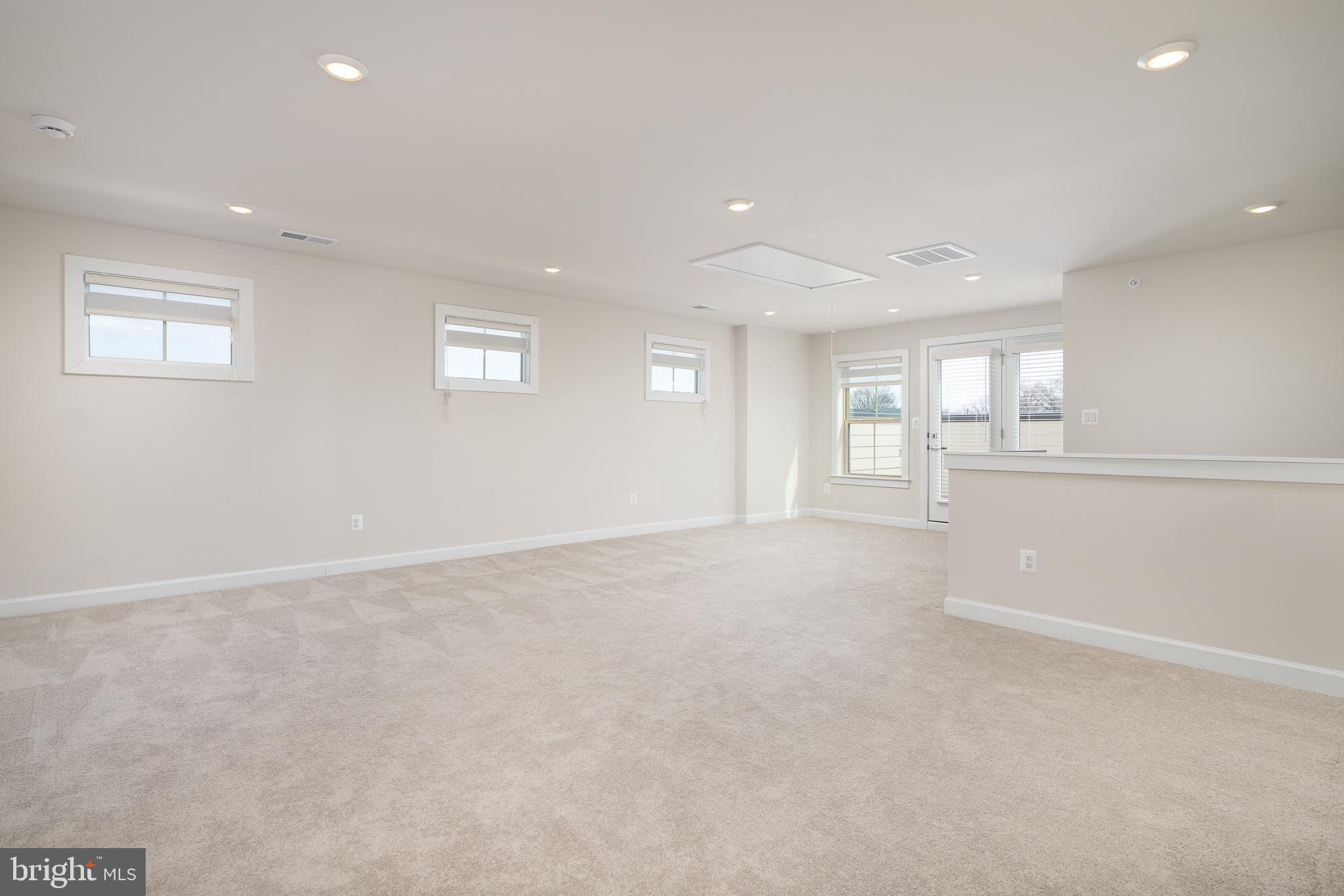 BOULEVARD VI TOWNS - Residential